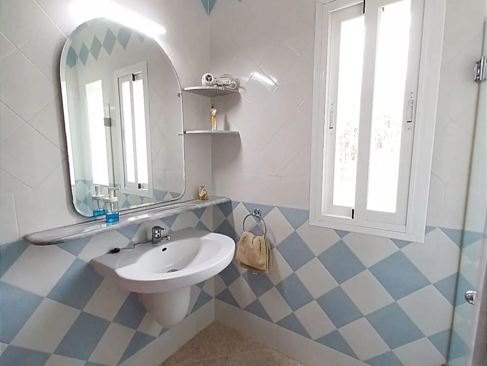 Villa "Estel" mit eigenem Schwimmbad-Image-tags.info