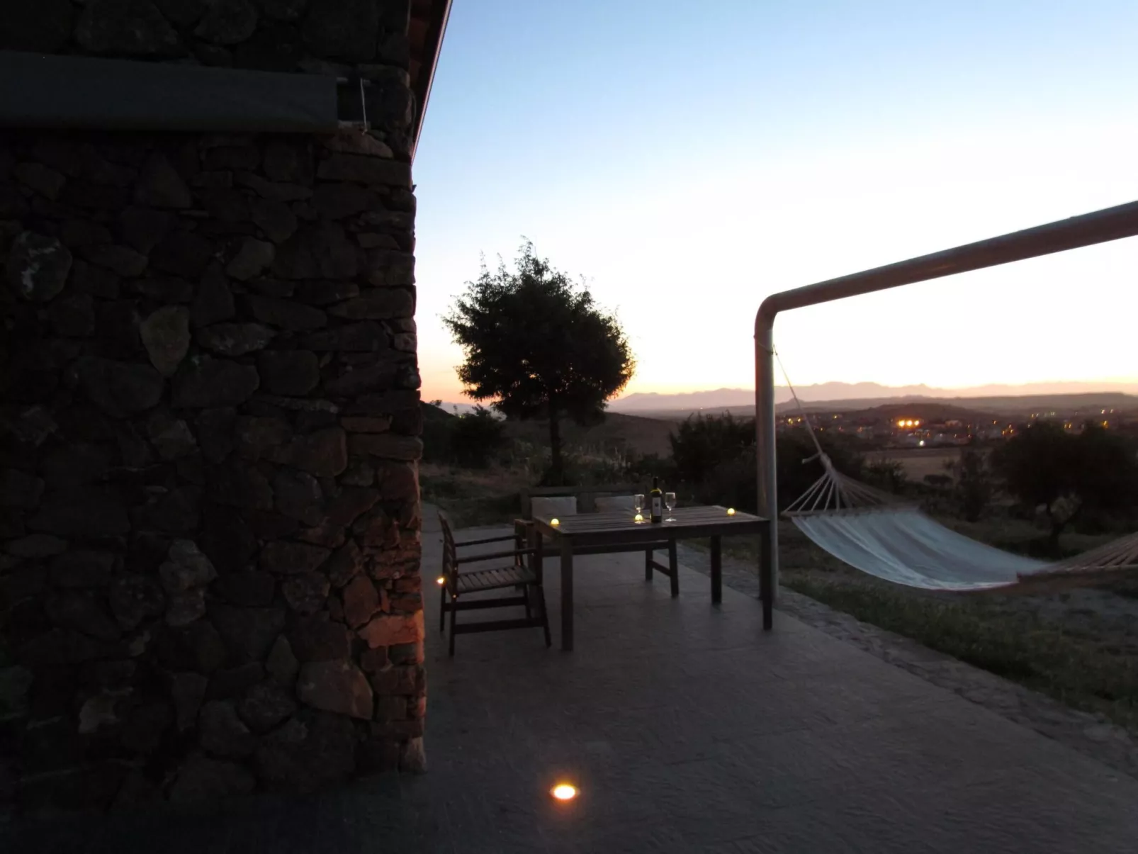 Unterkunft in einer Höhle mit Privatparkplatz-Buiten