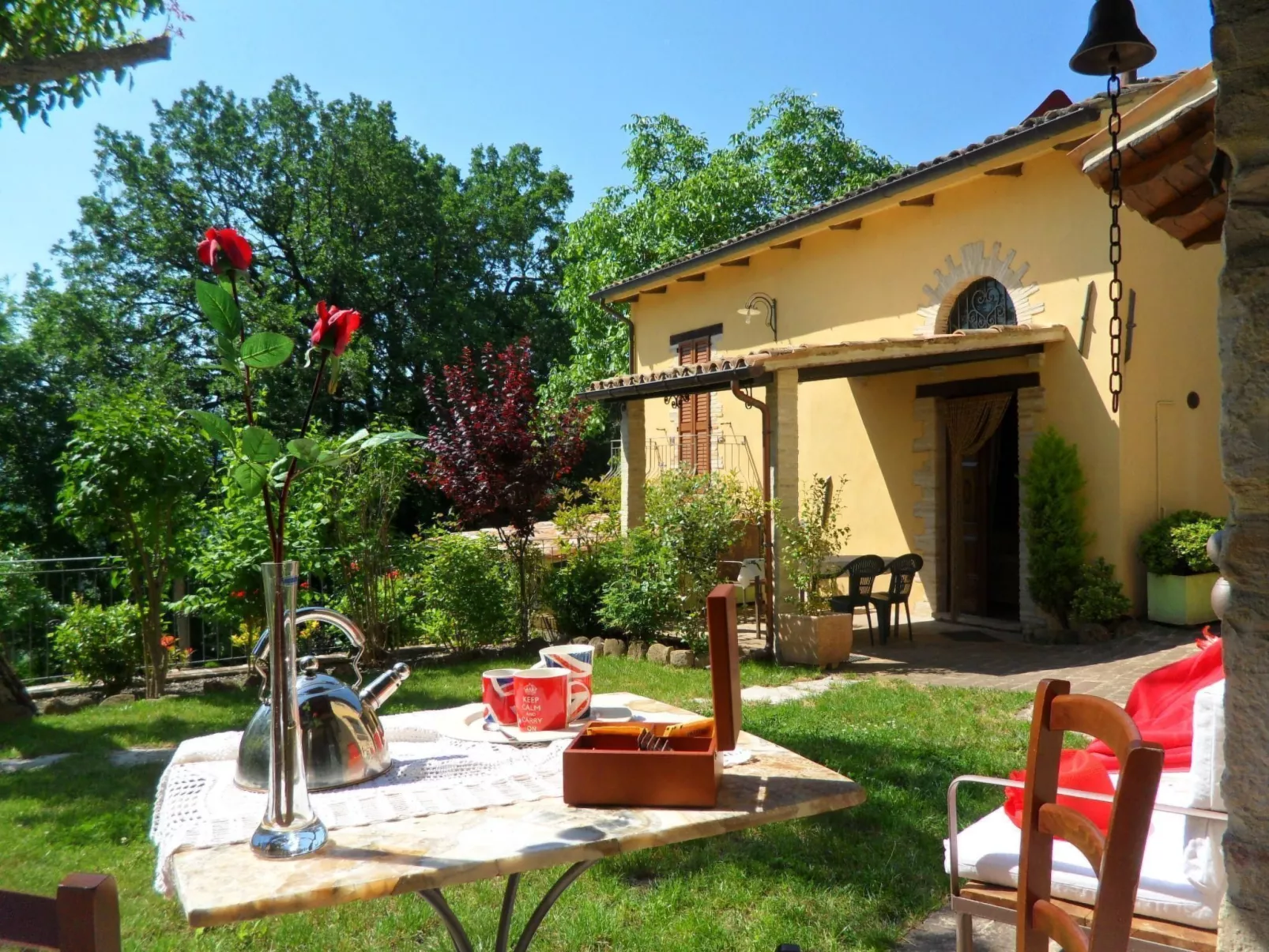 Rose in Cagli-Buiten