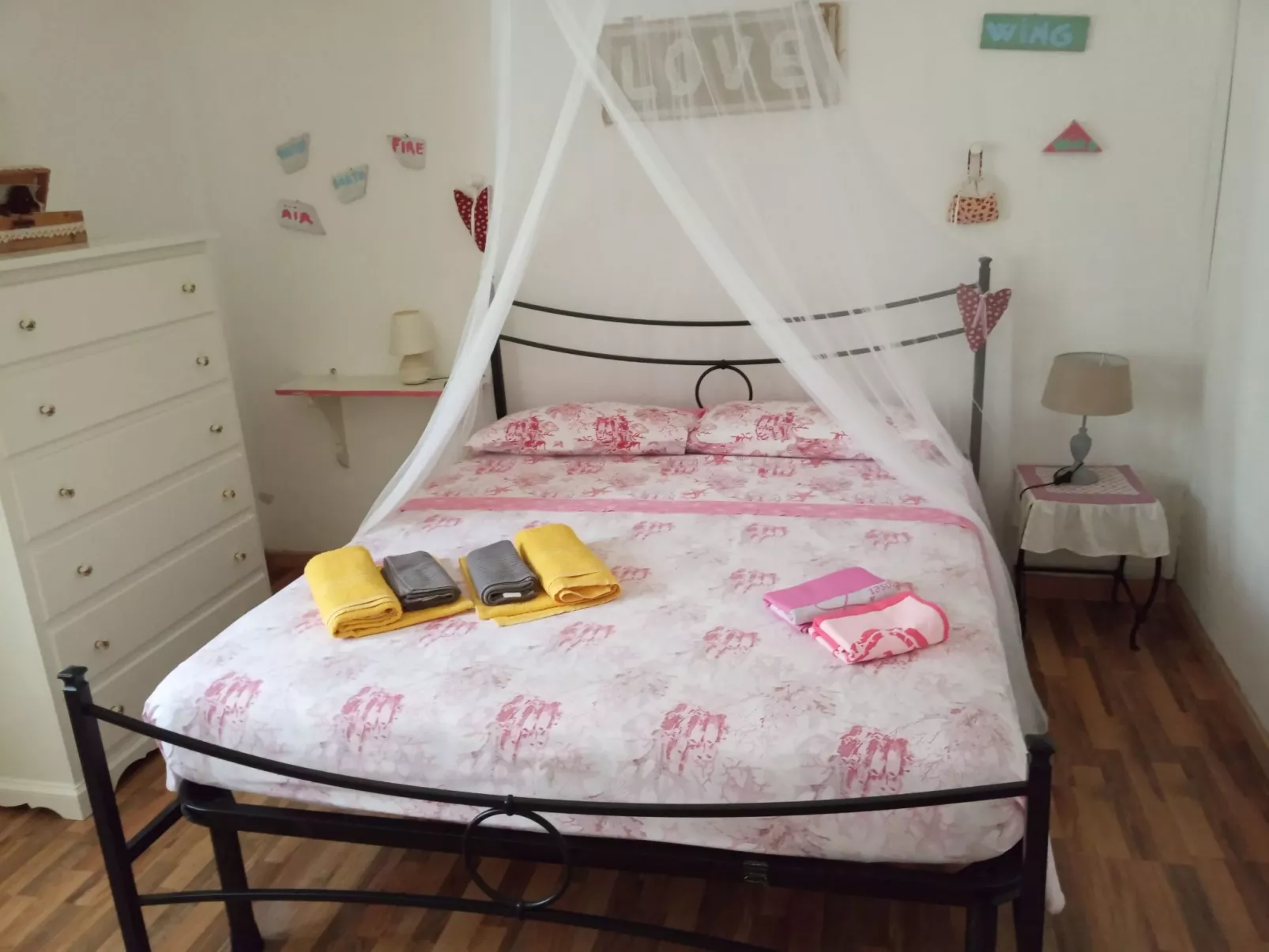 Rustikale Villa mit Steinpool-Binnen