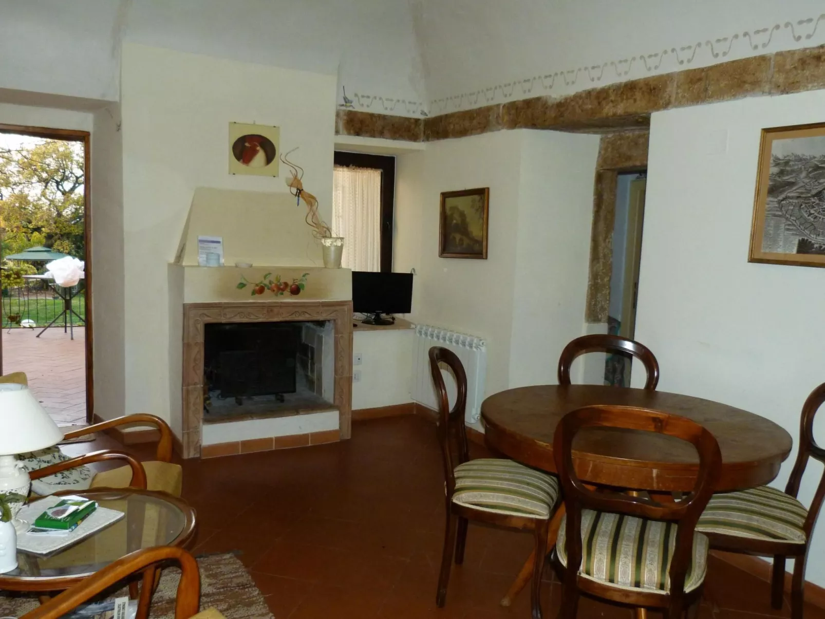 Altes Landhaus mit Schwimmbad und viel Grün-Binnen