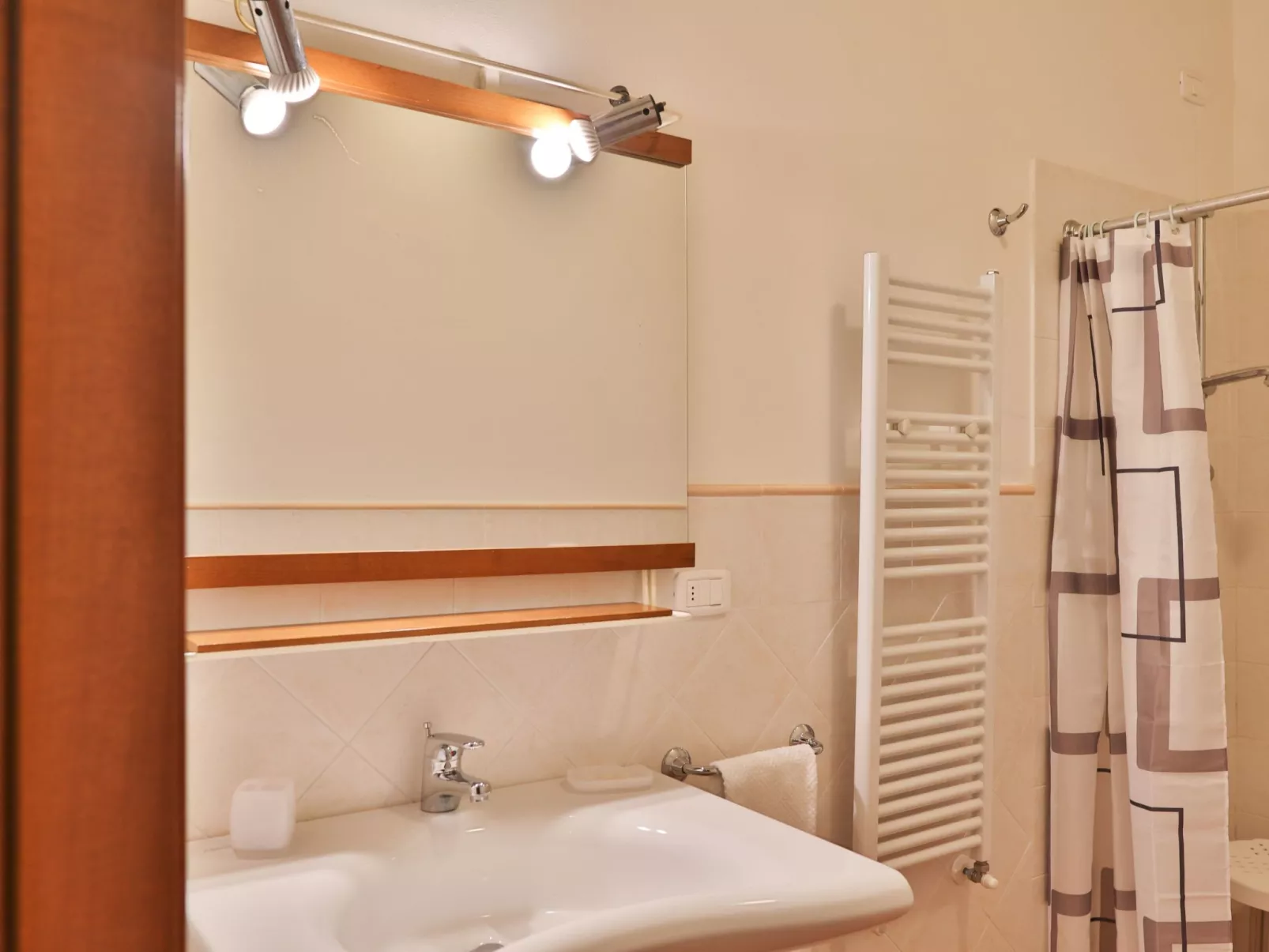 1-Schlafzimmer-Wohnung, die für Rollstuhlfahrer zugänglich ist-Binnen