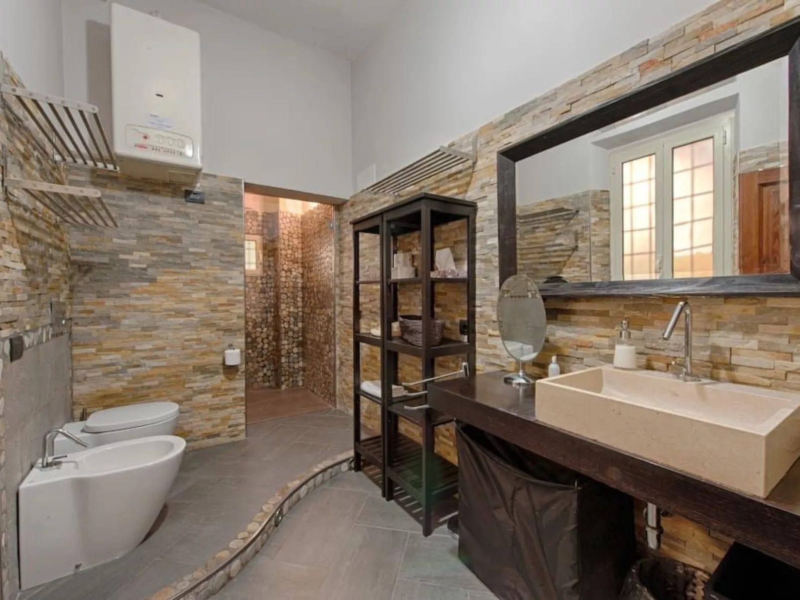 Zwei Schlafzimmer mit Garten und Whirlpool-Binnen