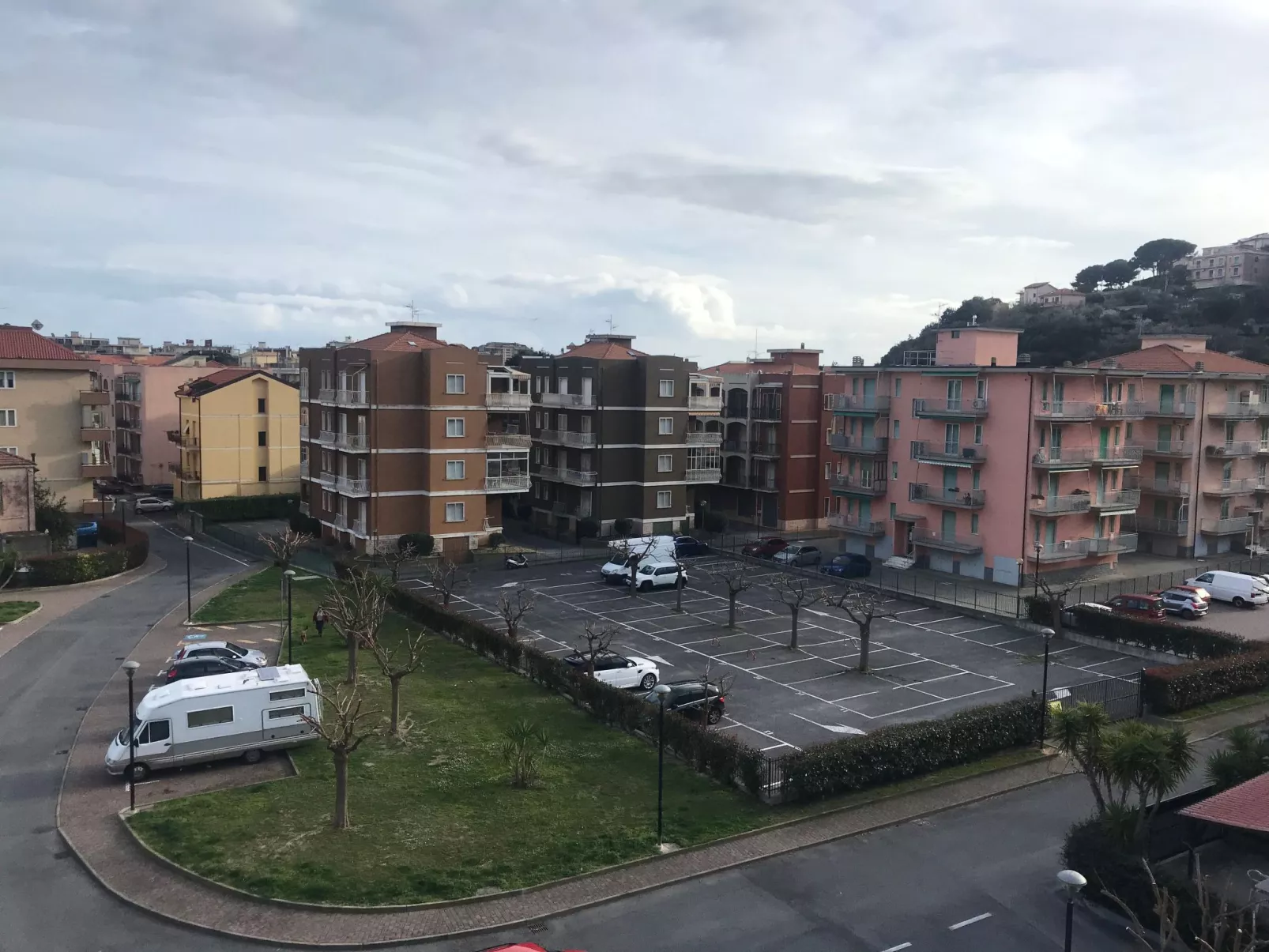'White' mit Balkon-Buiten