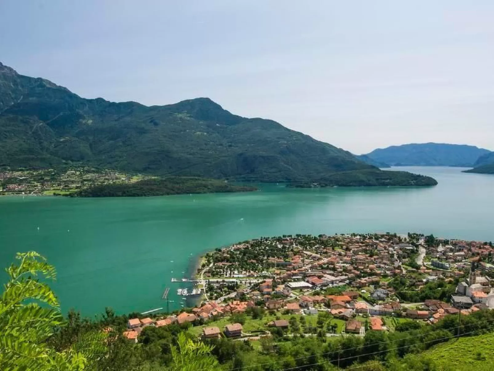 Wohnung in Domaso mit privatem Parkplatz-Buiten