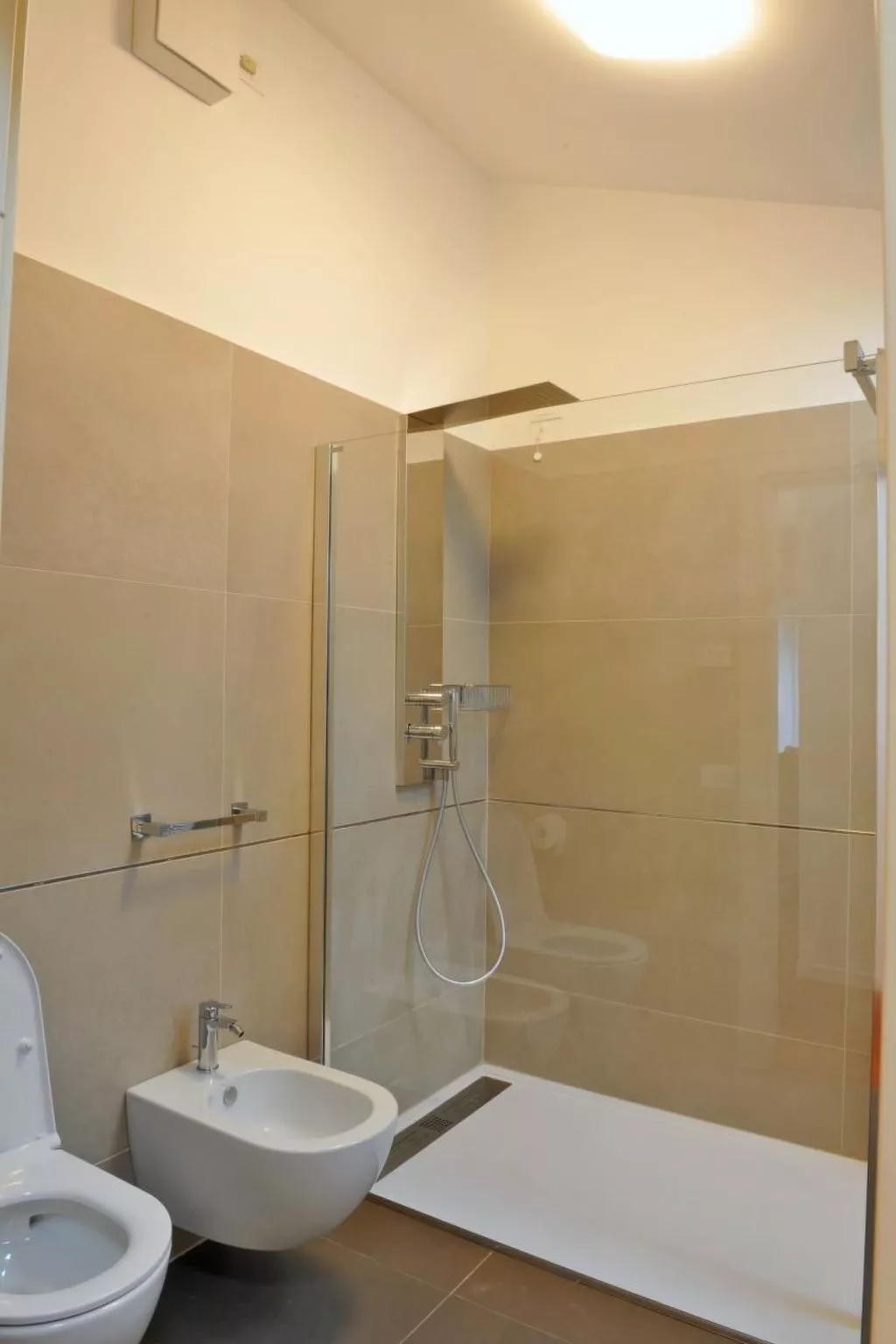 Große Wohnung in Limone Sul Garda mit Terrasse und Garten und Nah am Strand-Binnen