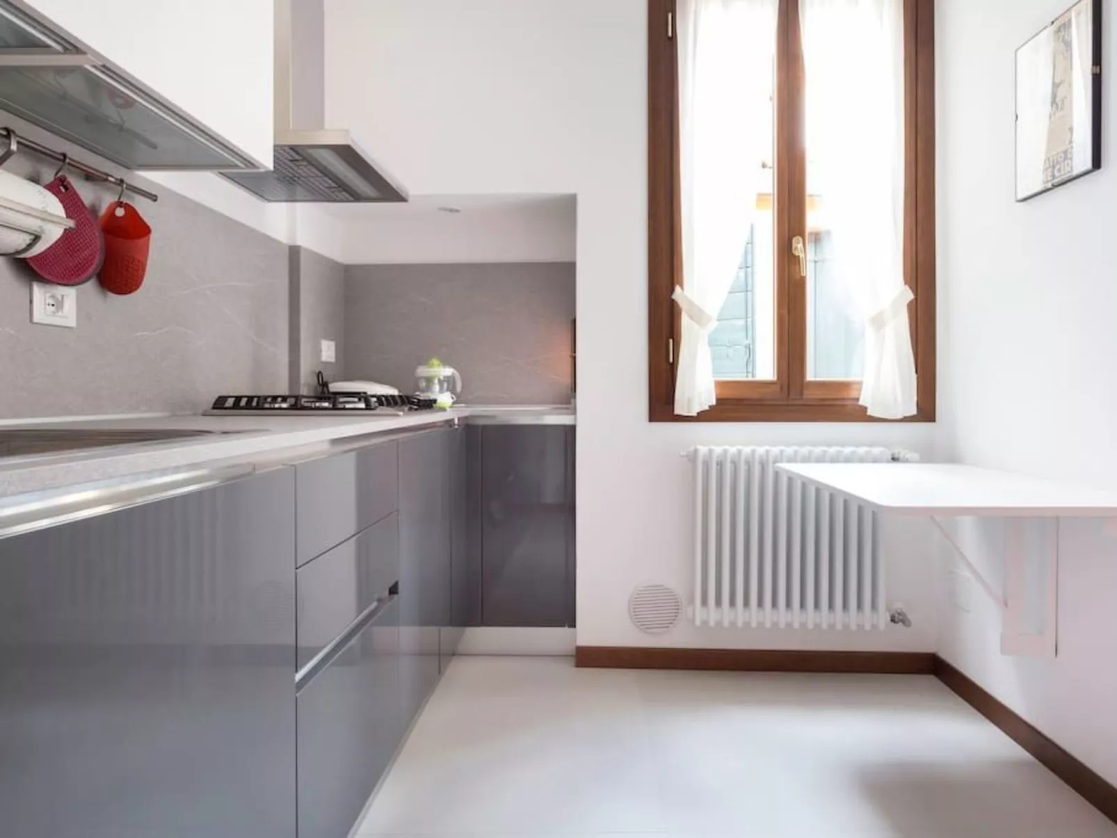 Wohnung mit Waschmaschine und Geschirrspüler-Binnen