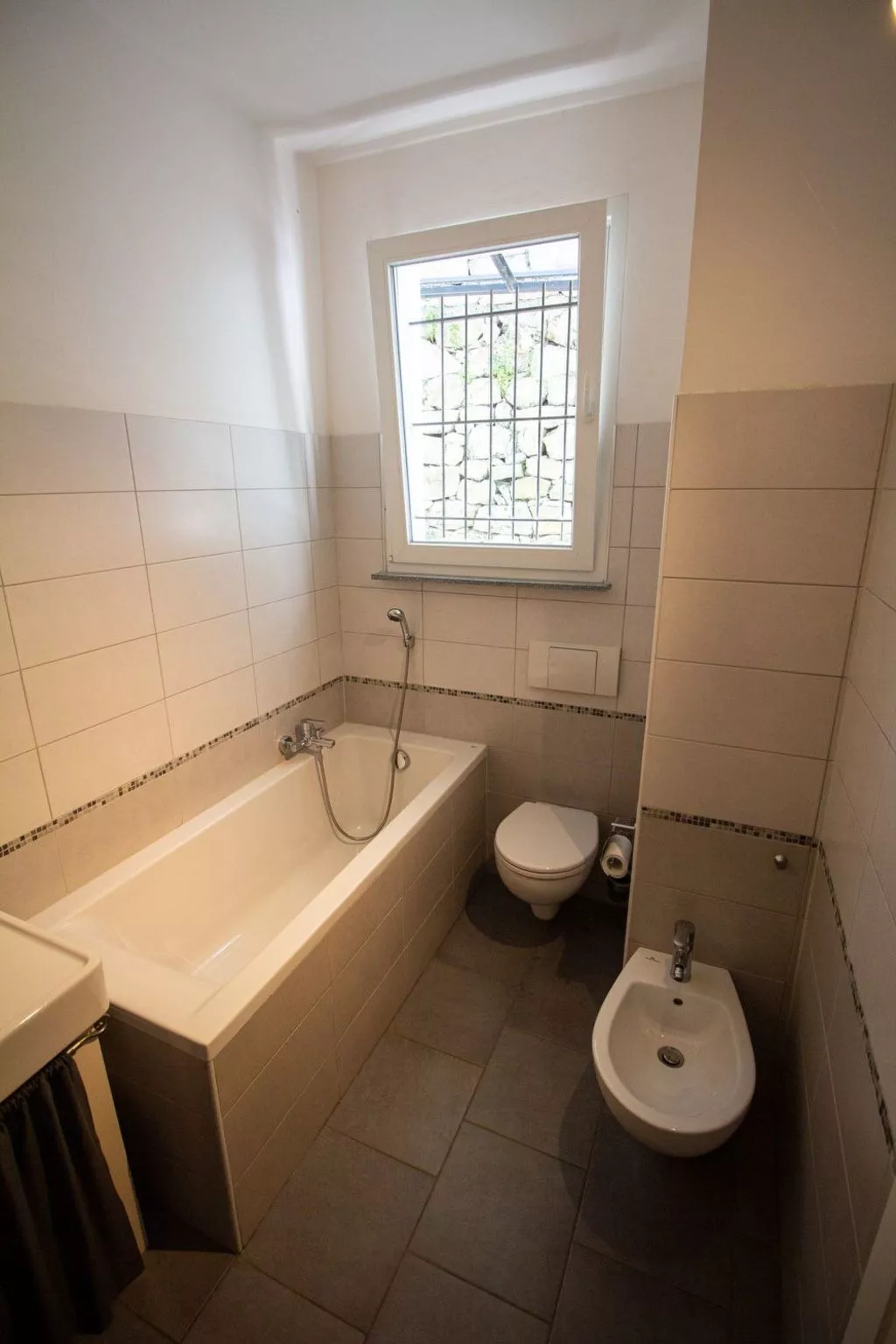 Isolabella-Image-tags.info