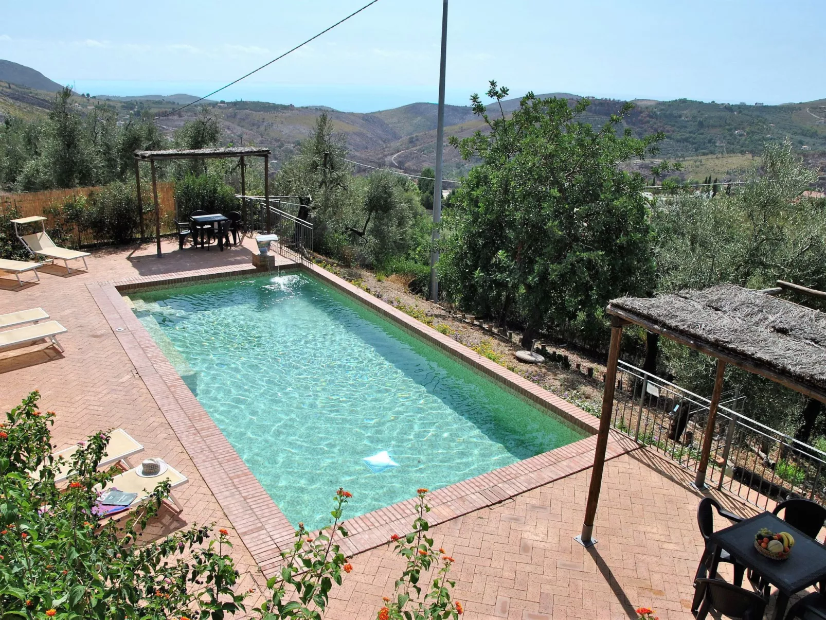 Doppelhaushälfte mit Gemeinschaftspool-Buiten