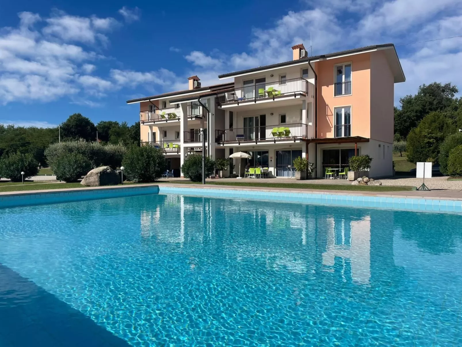 Wohnung in Costermano mit privatem Parkplatz-Buiten