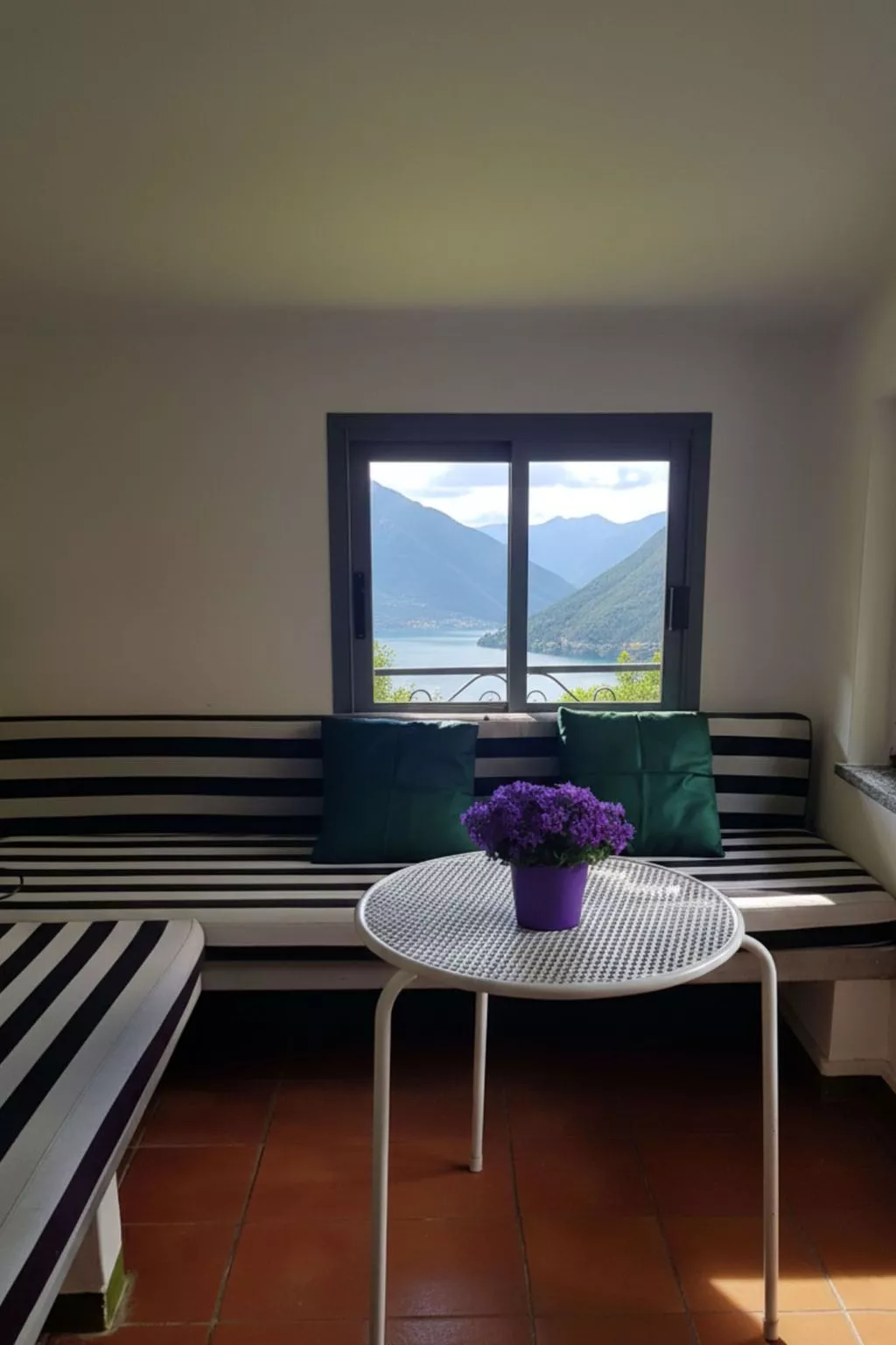 Wohnung mit Terrasse mit Blick auf den Gardasee-Binnen