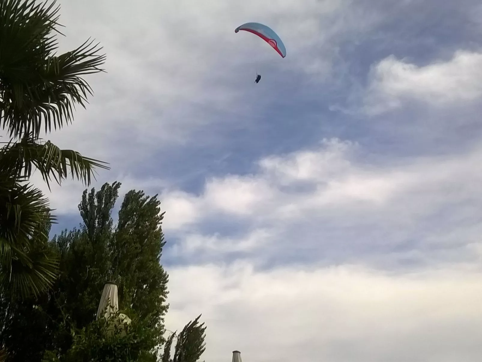 In einer Villa mit Garten und Blick auf den Gardasee-Buiten