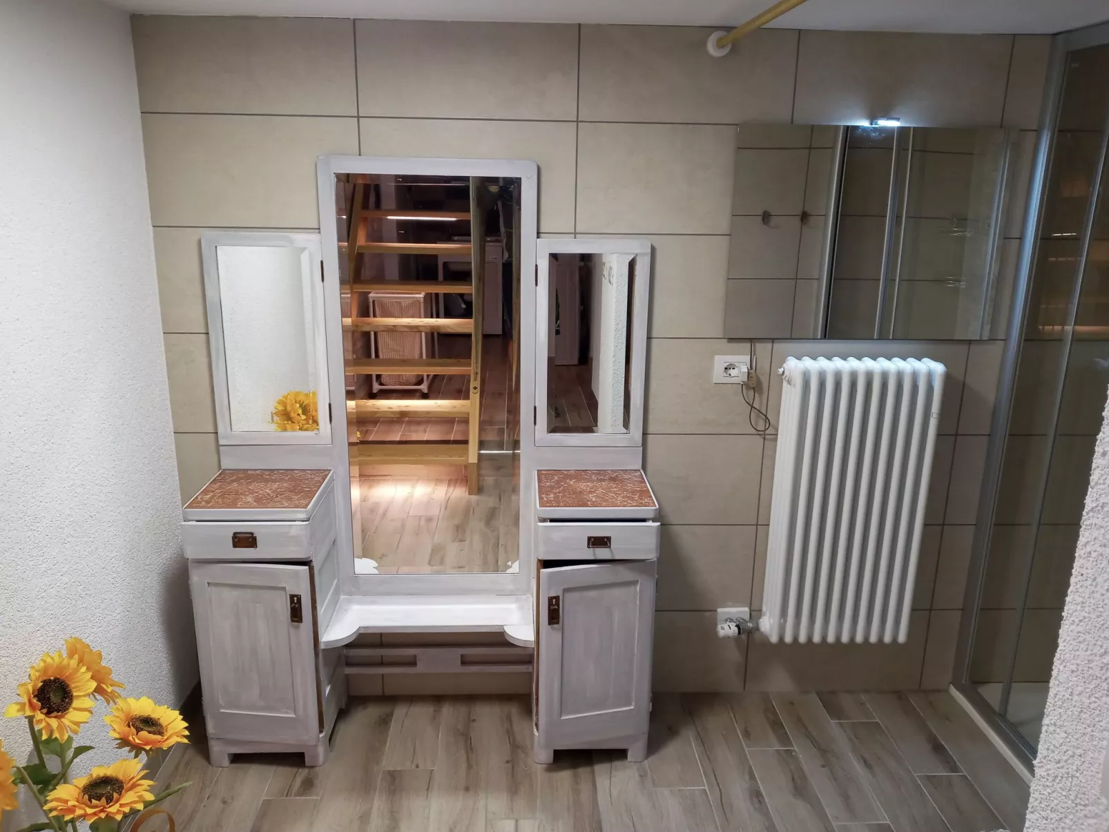 Freistehendes Haus mit eingezäuntem Privatgarten-Binnen