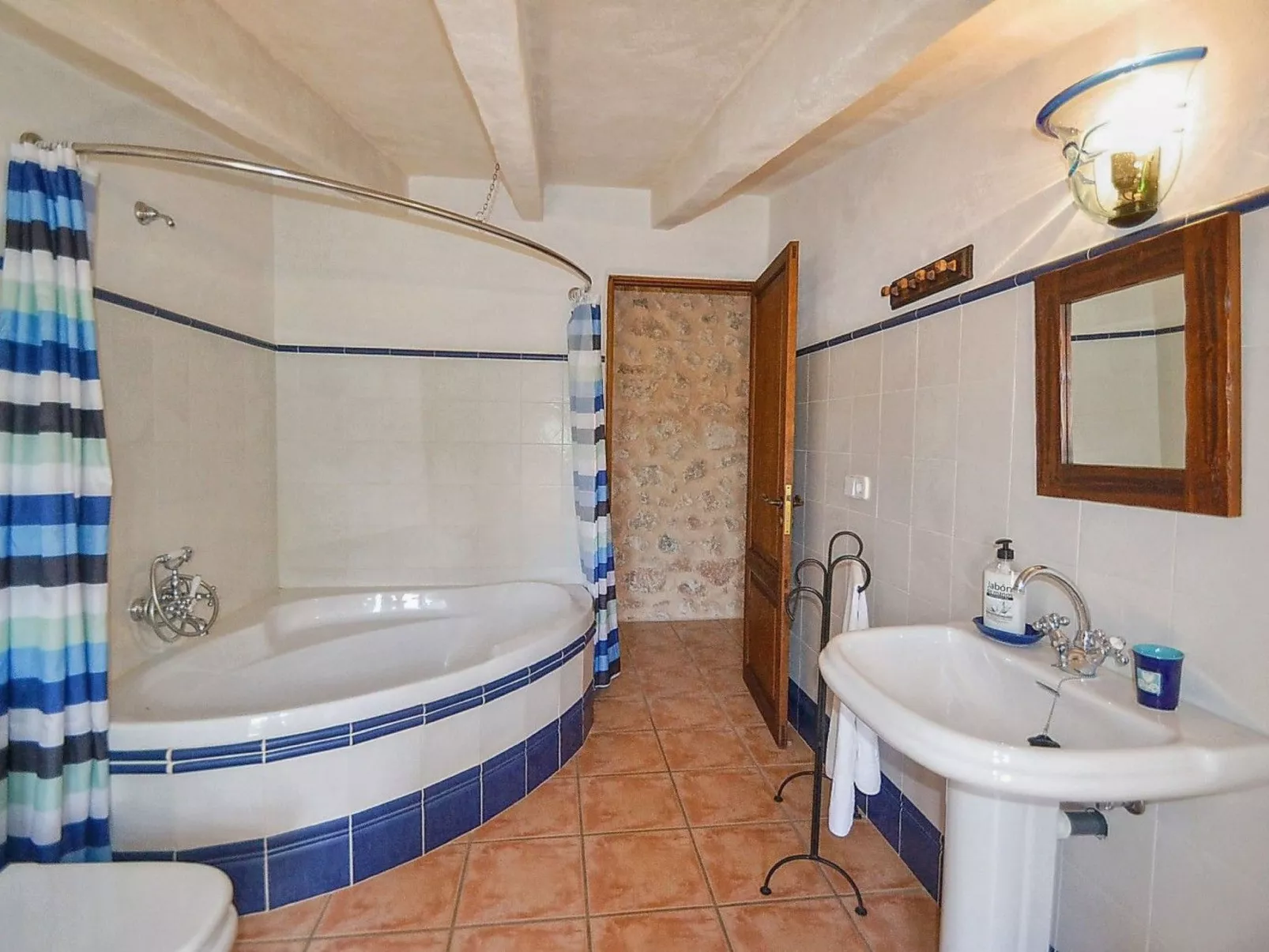 Wunderschönes Ferienhaus in Vilafranca De Bonany mit Privatem Pool-Image-tags.info