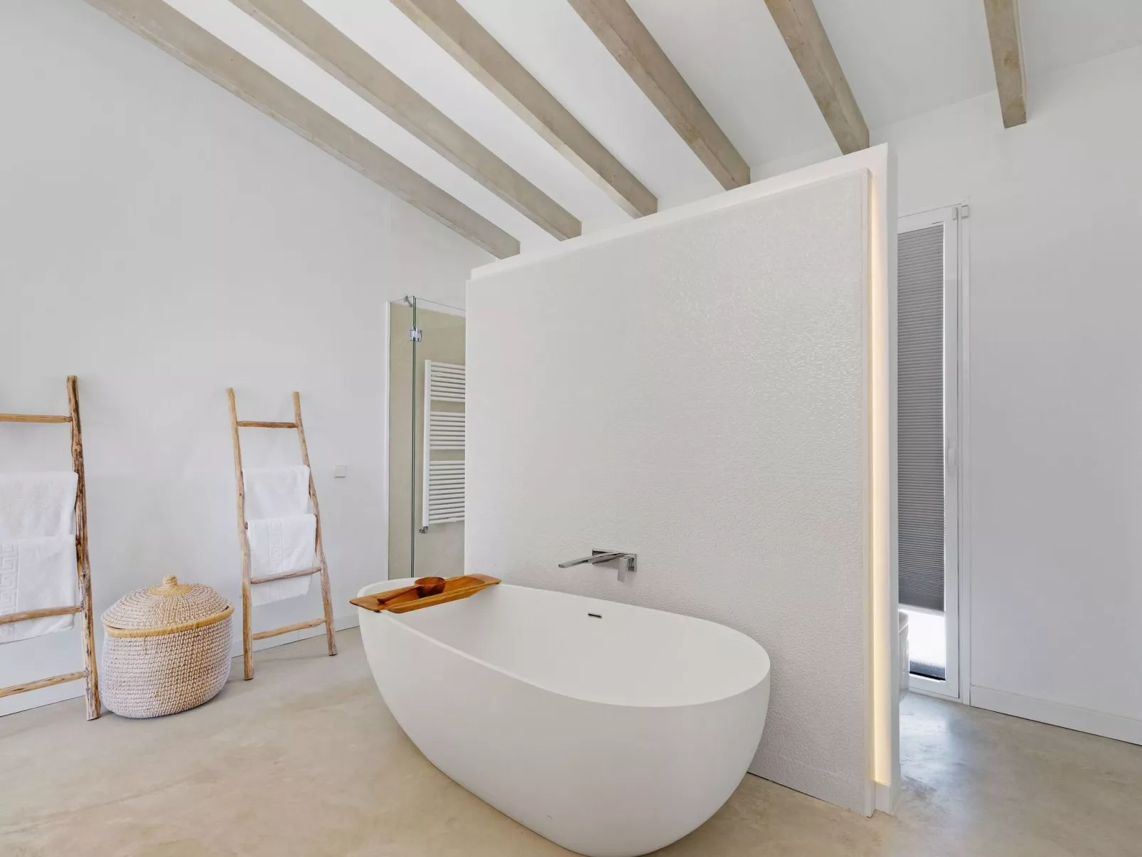 Luxuriöse Villa mit beheiztem Pool für 8 Personen-Buiten