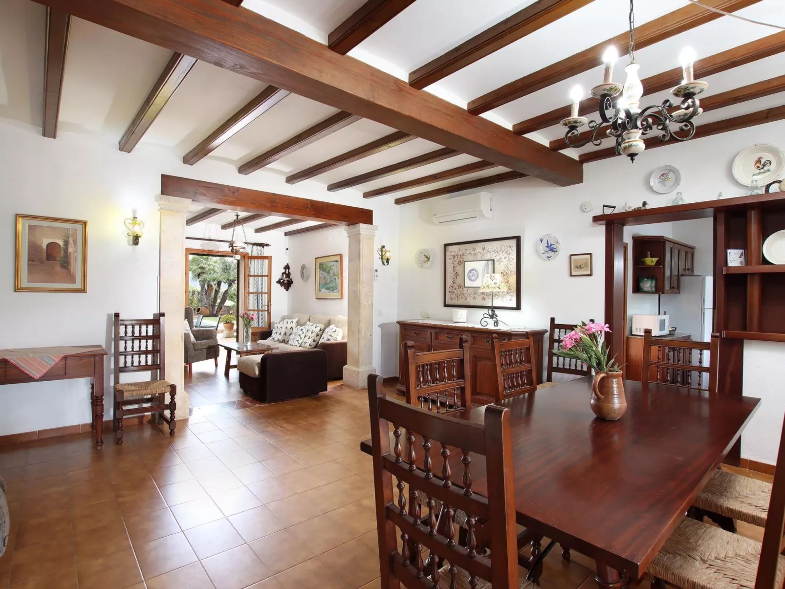 "Joan" mit privatem Pool-Image-tags.info