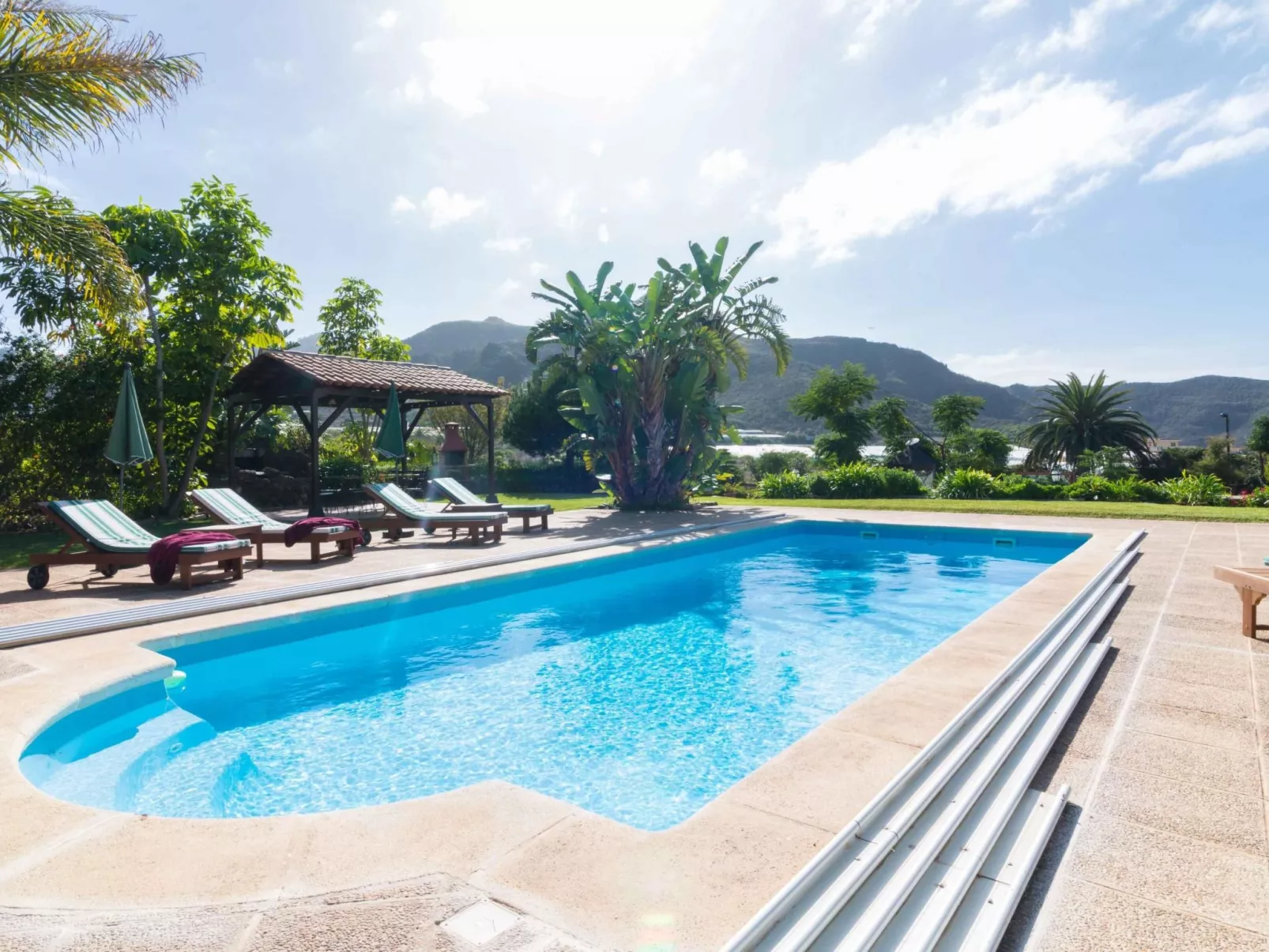 Romantisches Landhaus mit Pool-Buiten