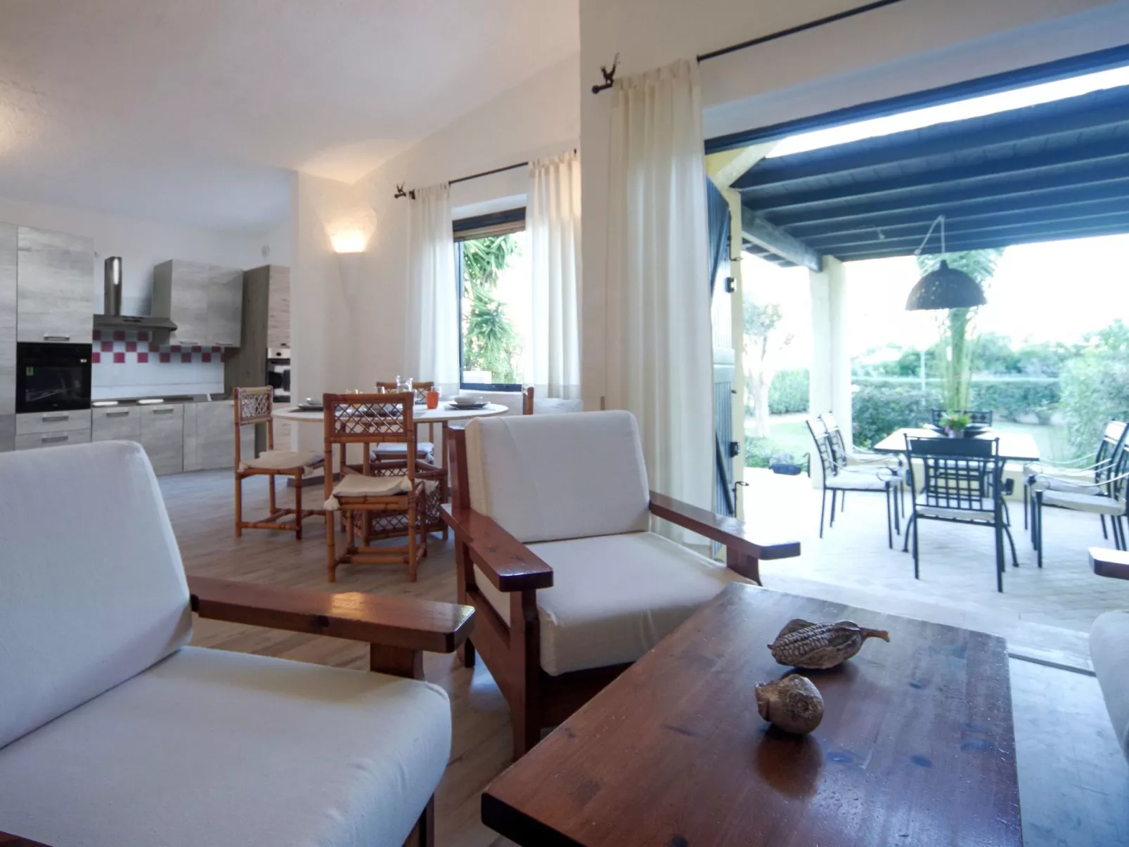 Schöne, neu renovierte Villa direkt am Strand in Costa Rei-Binnen