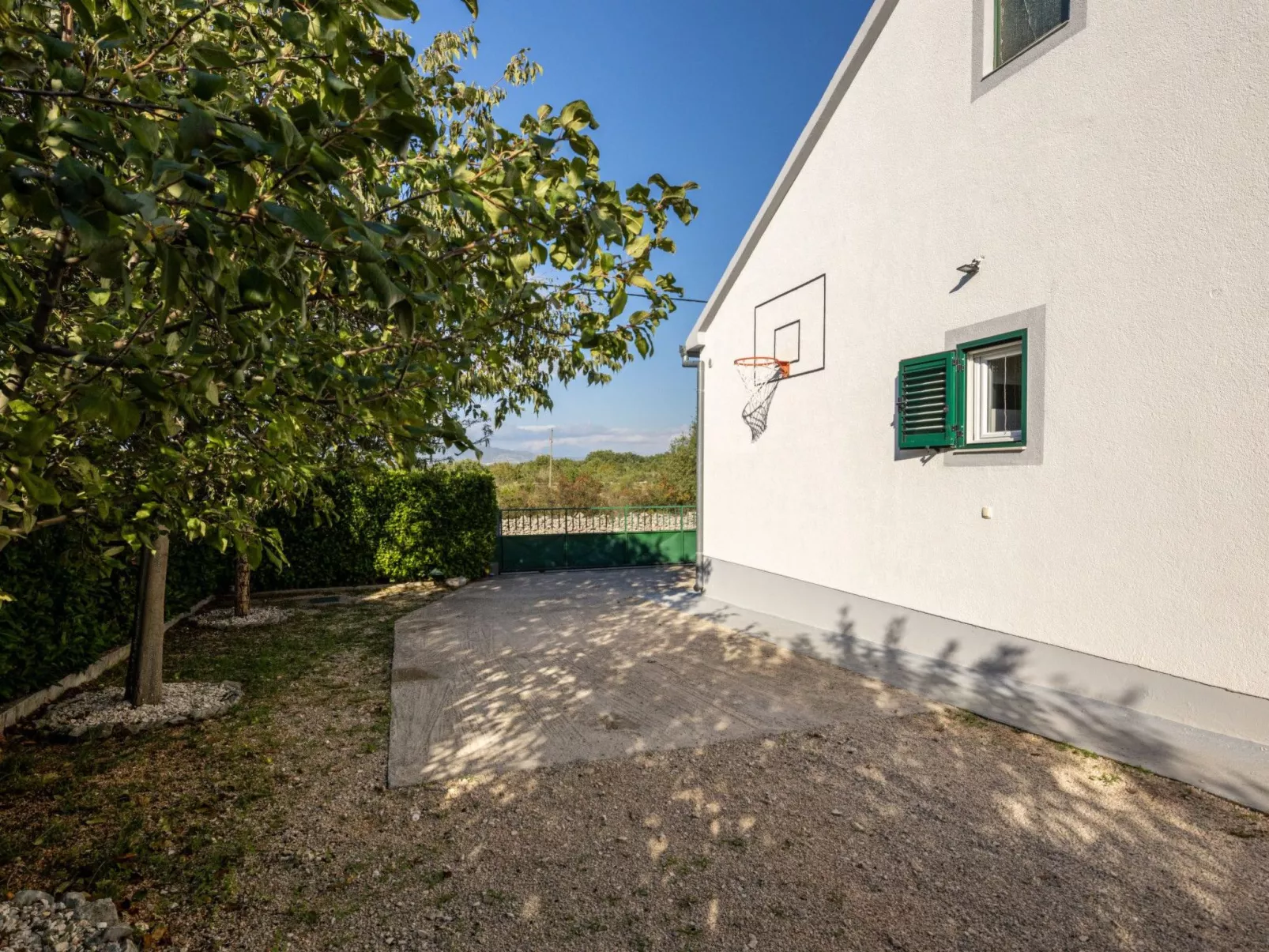 Villa Mirkov San-Buiten