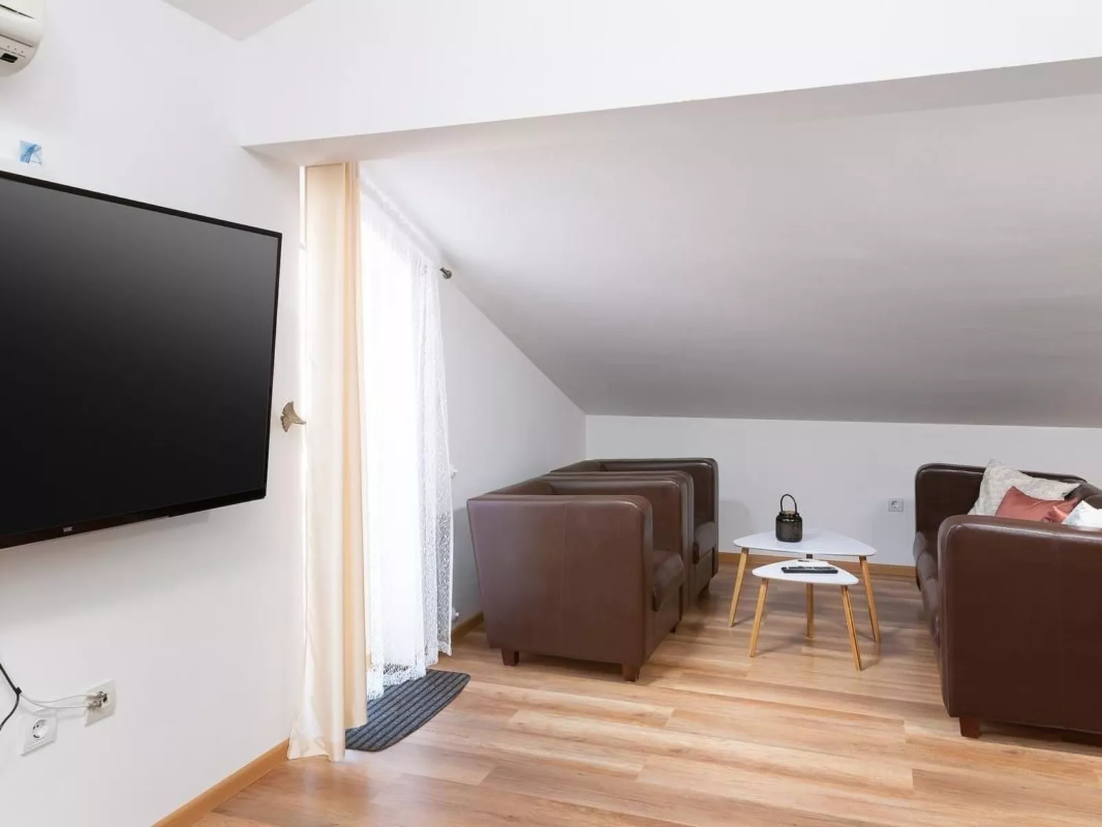 "Marco Polo - M7" mit Terrasse-Binnen