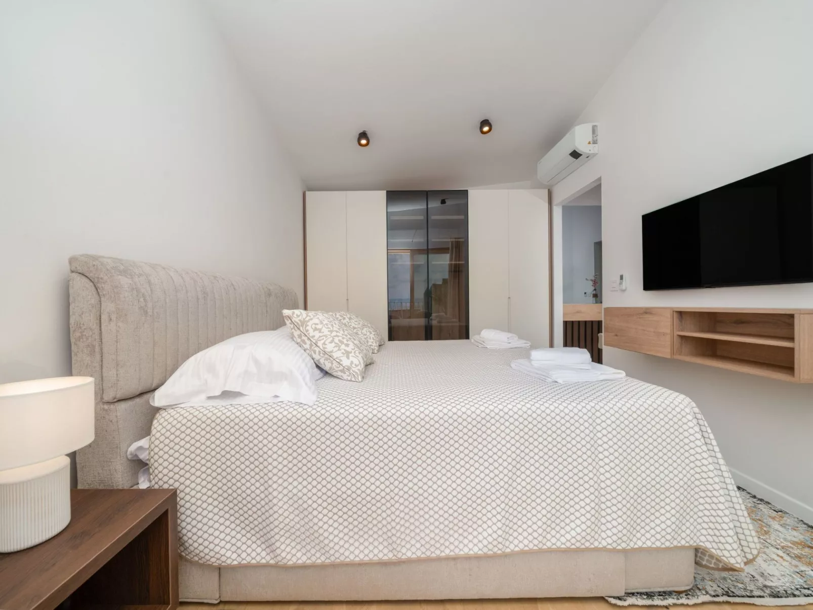 Neue Villa Adore-Binnen