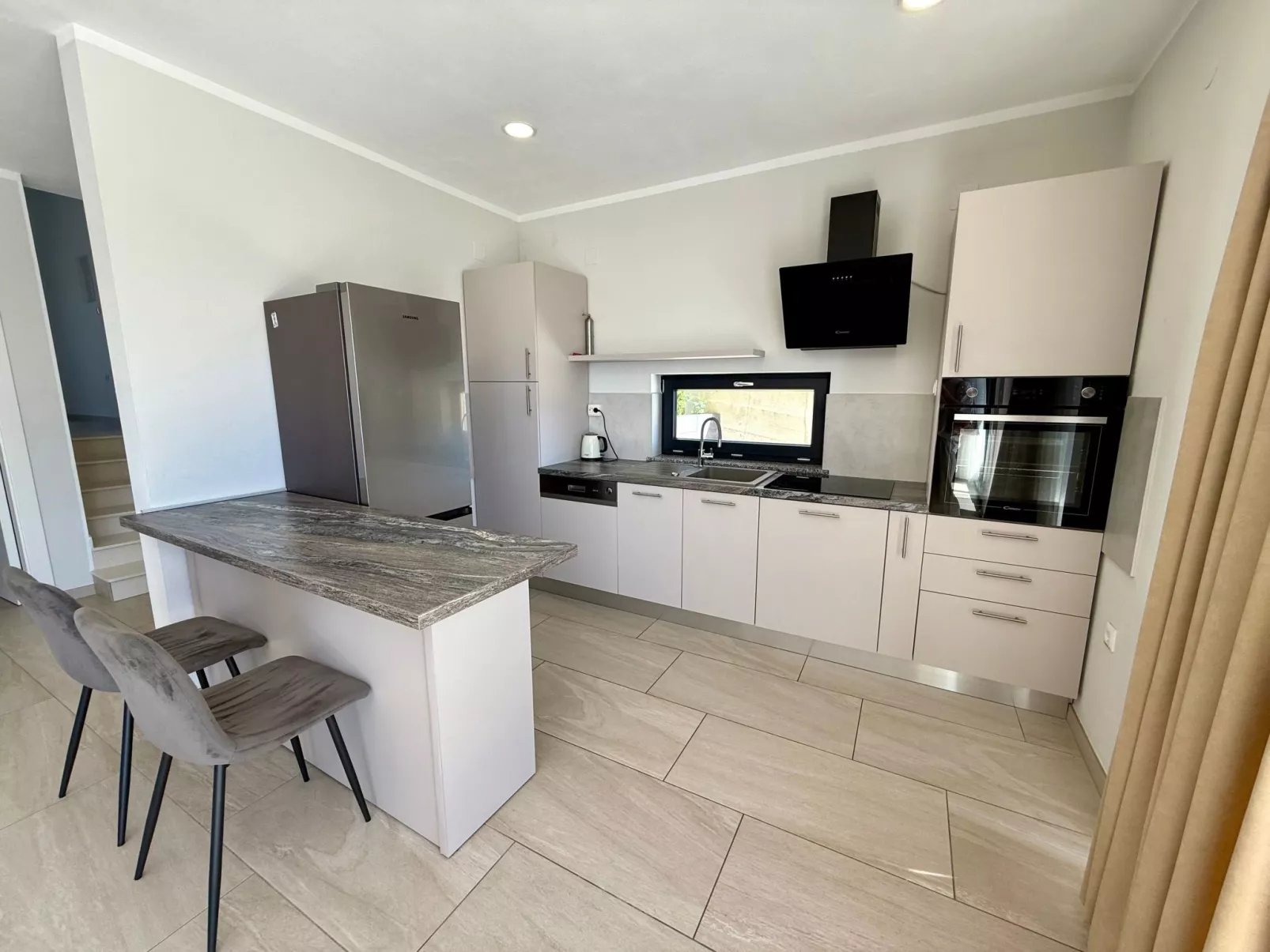 Schöne moderne Villa v-Binnen