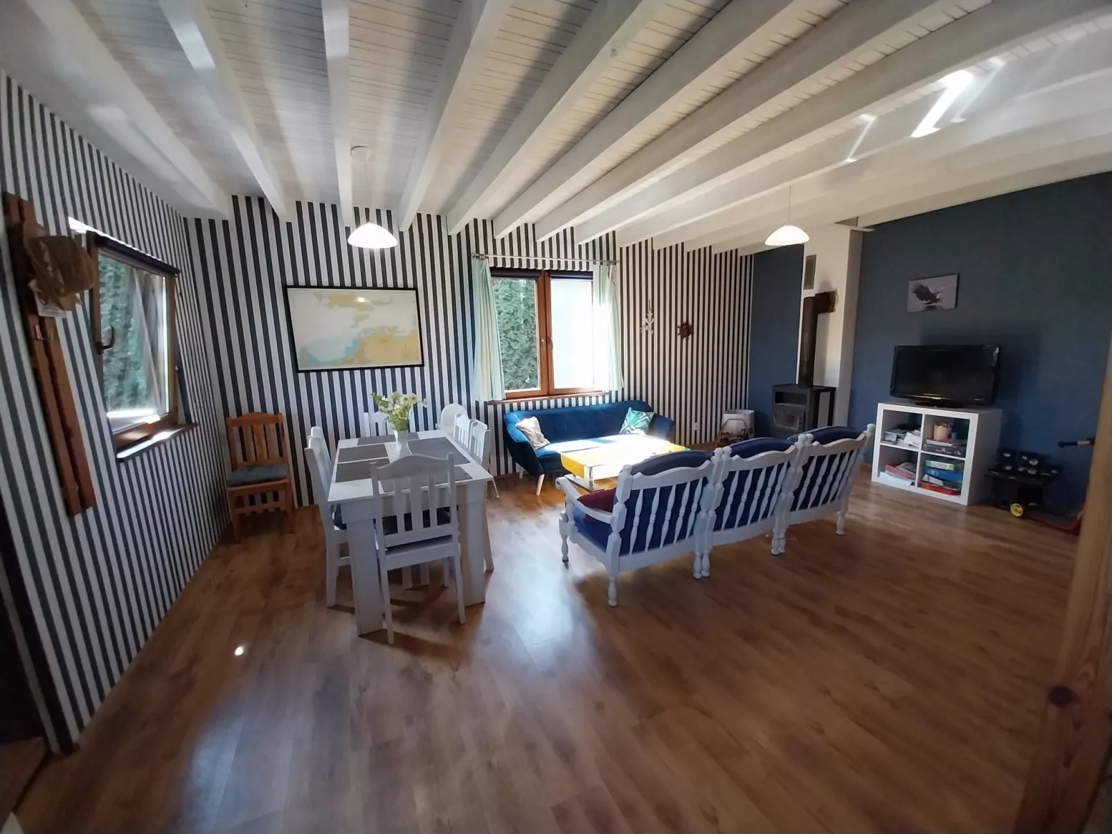 Auf einer Insel-Binnen