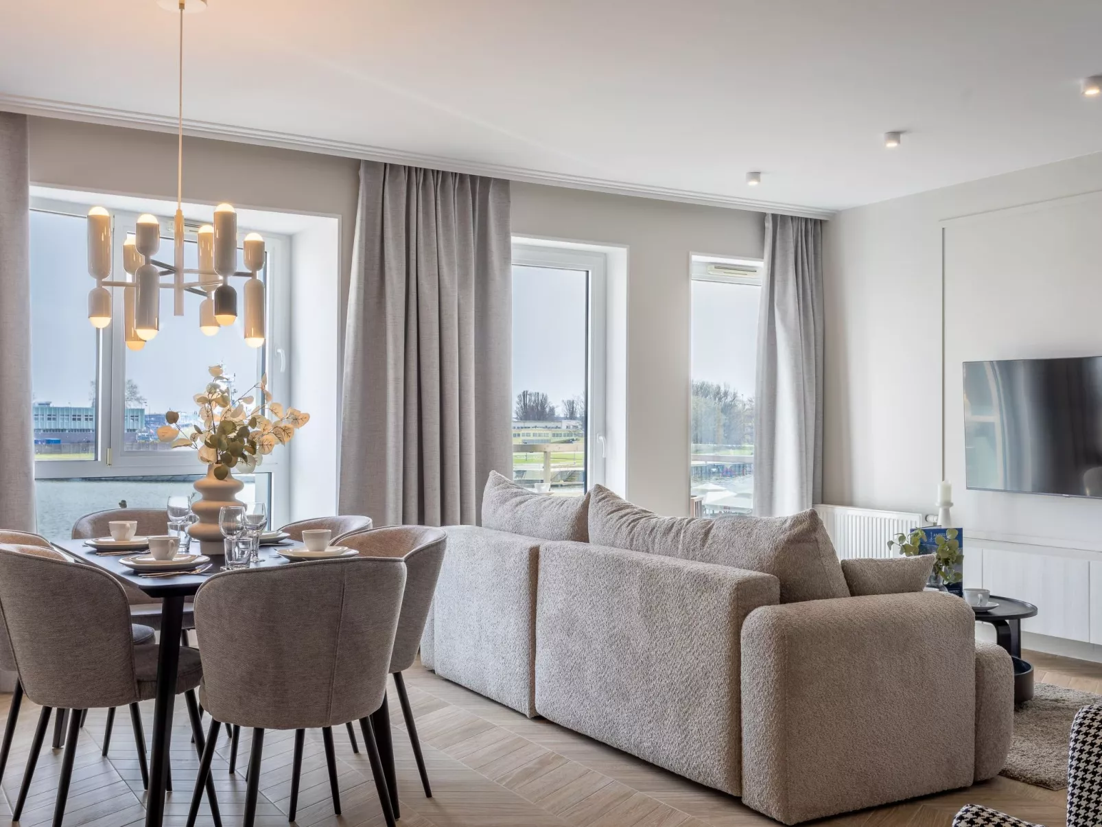 Concha mit Blick auf den Hafen-Binnen