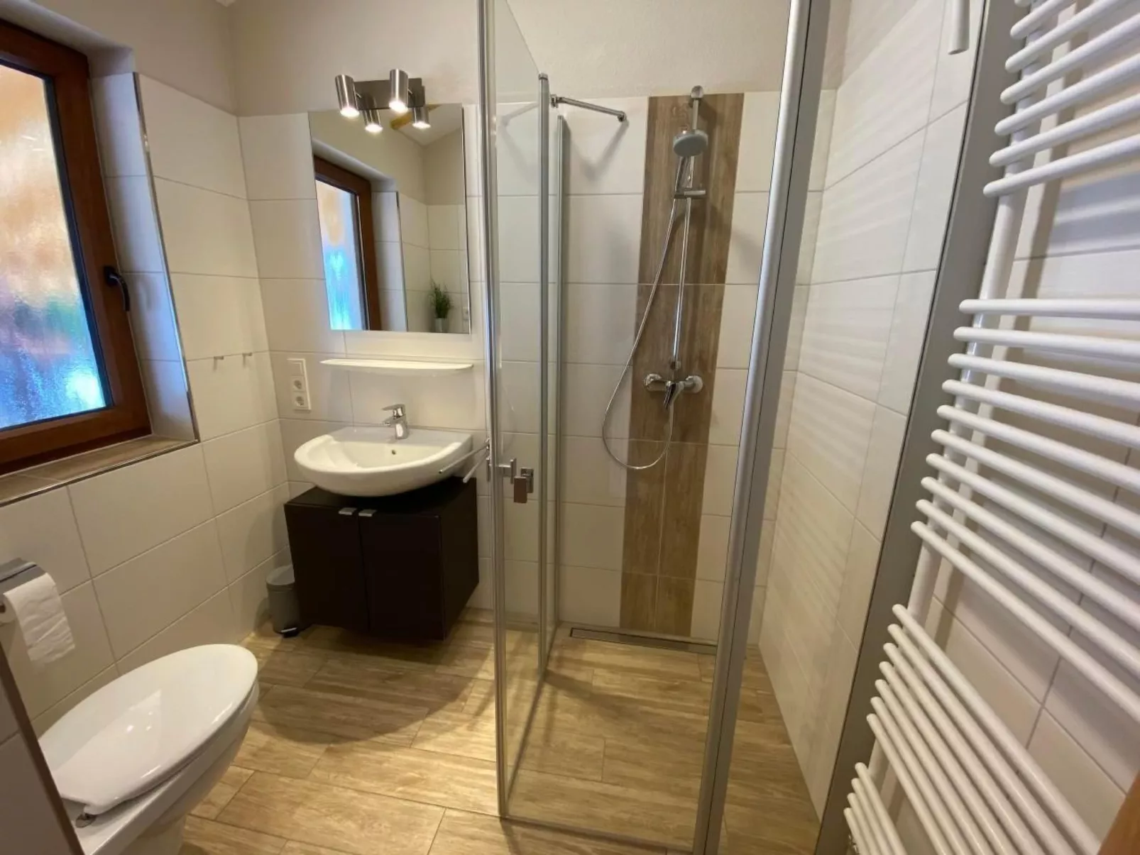 N5 Eingezäuntes Ferienhaus mit ebenerdiger Dusch-Binnen