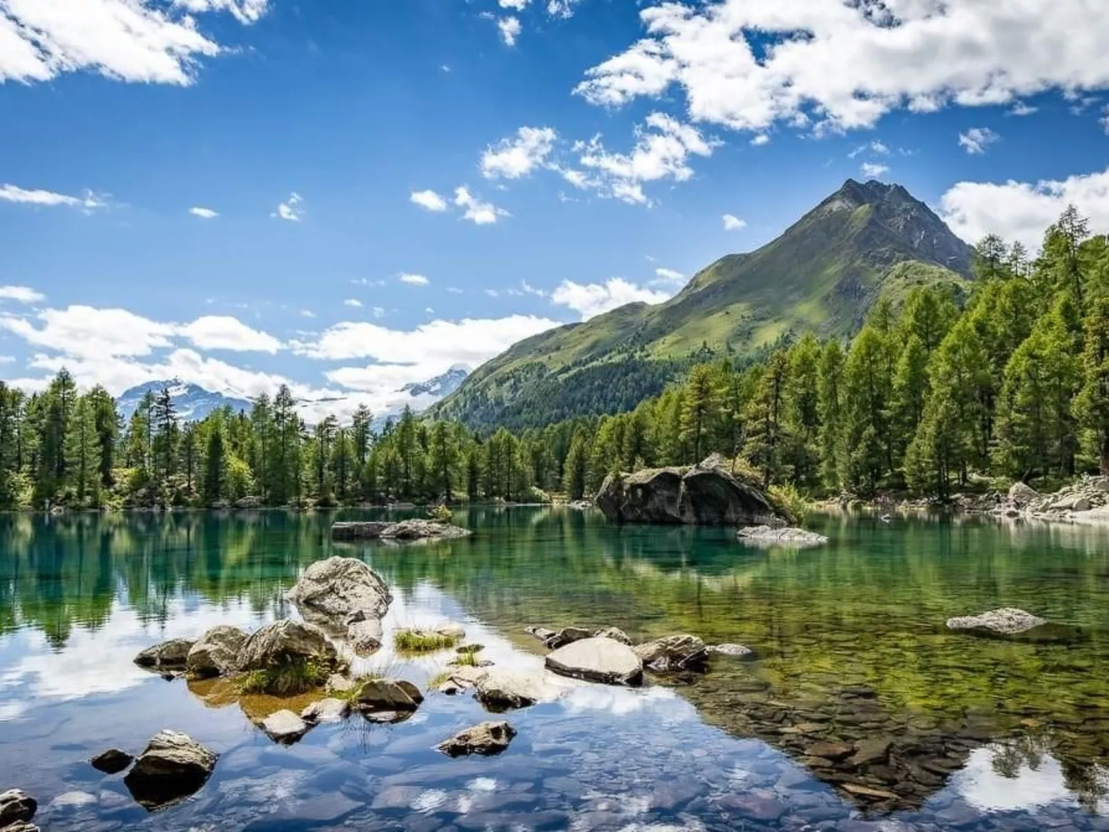 Wohnung mit Bergblick-Buiten
