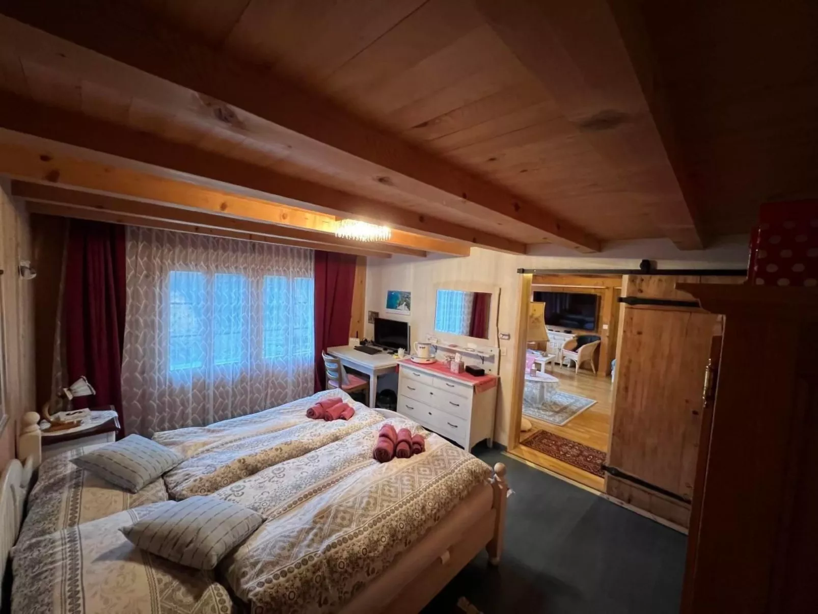 House in the Clouds-Binnen