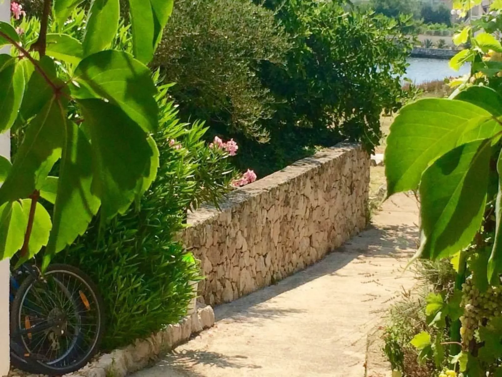 Rustikales Haus in Lukoran mit privatem Parkplatz-Buiten