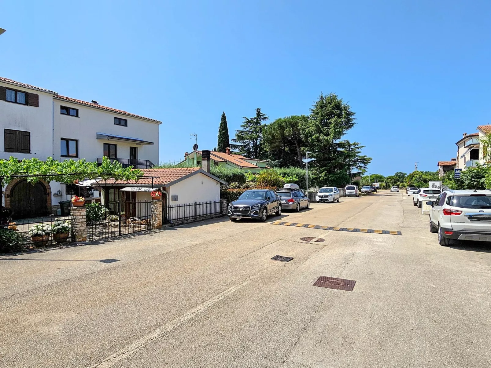 "Lara A4" mit Balkon-Buiten