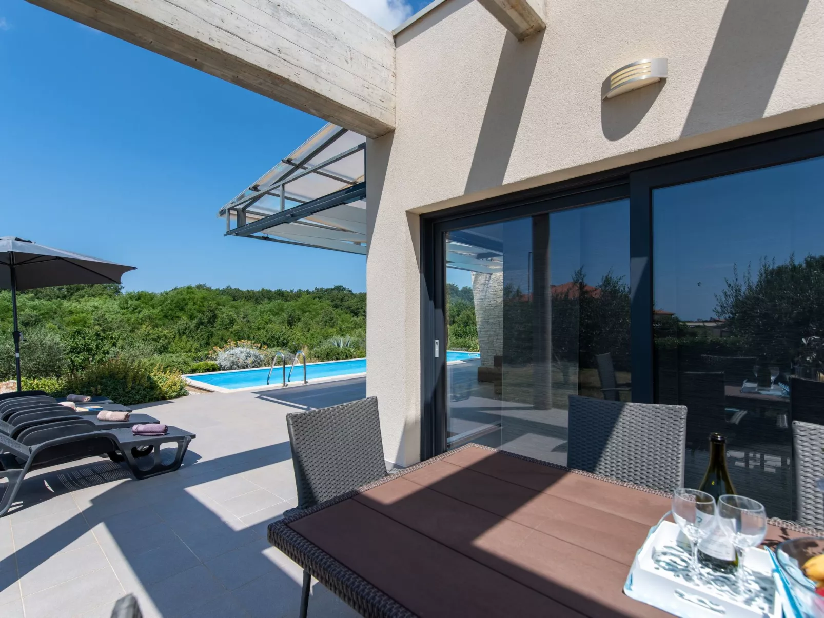 Wunderschönes Ferienhaus in Bužinija mit Pool-Buiten