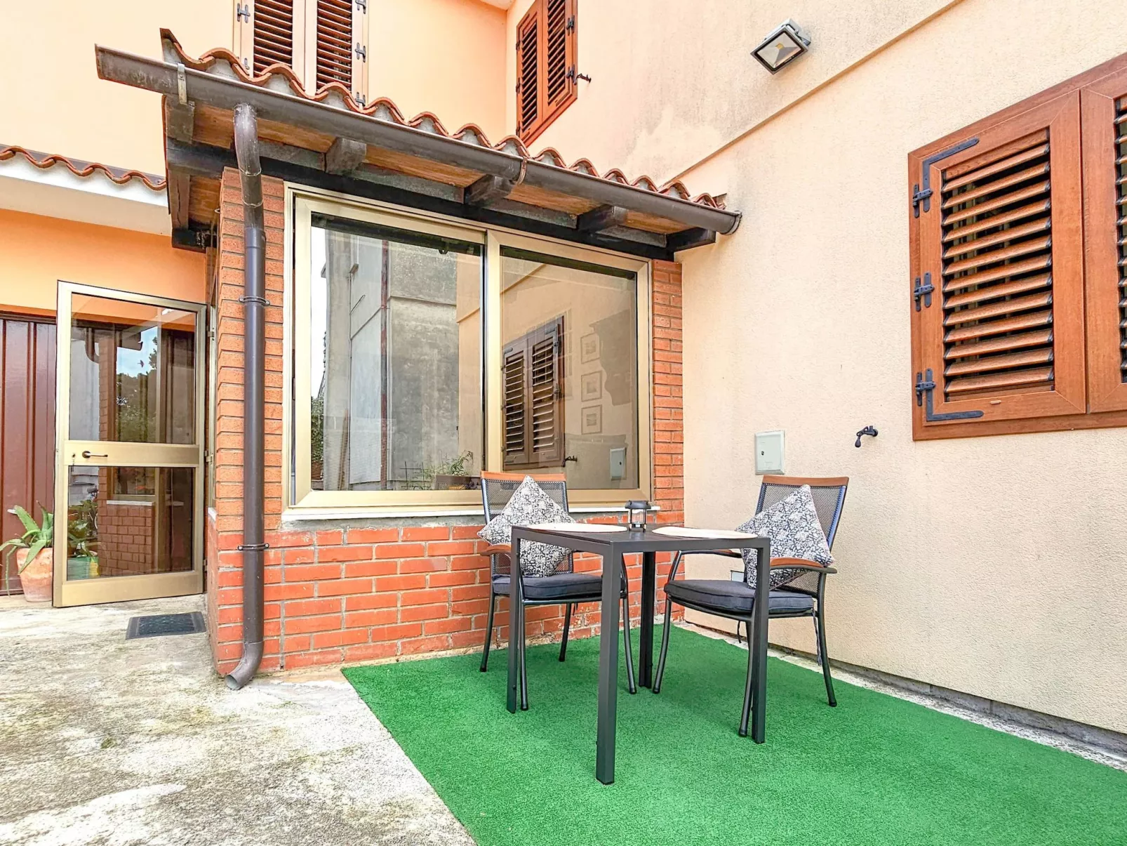 Für 2 Personen ca. 30 m&sup2; in Karigador, Istrien (Umag und Umgebung)-Buiten