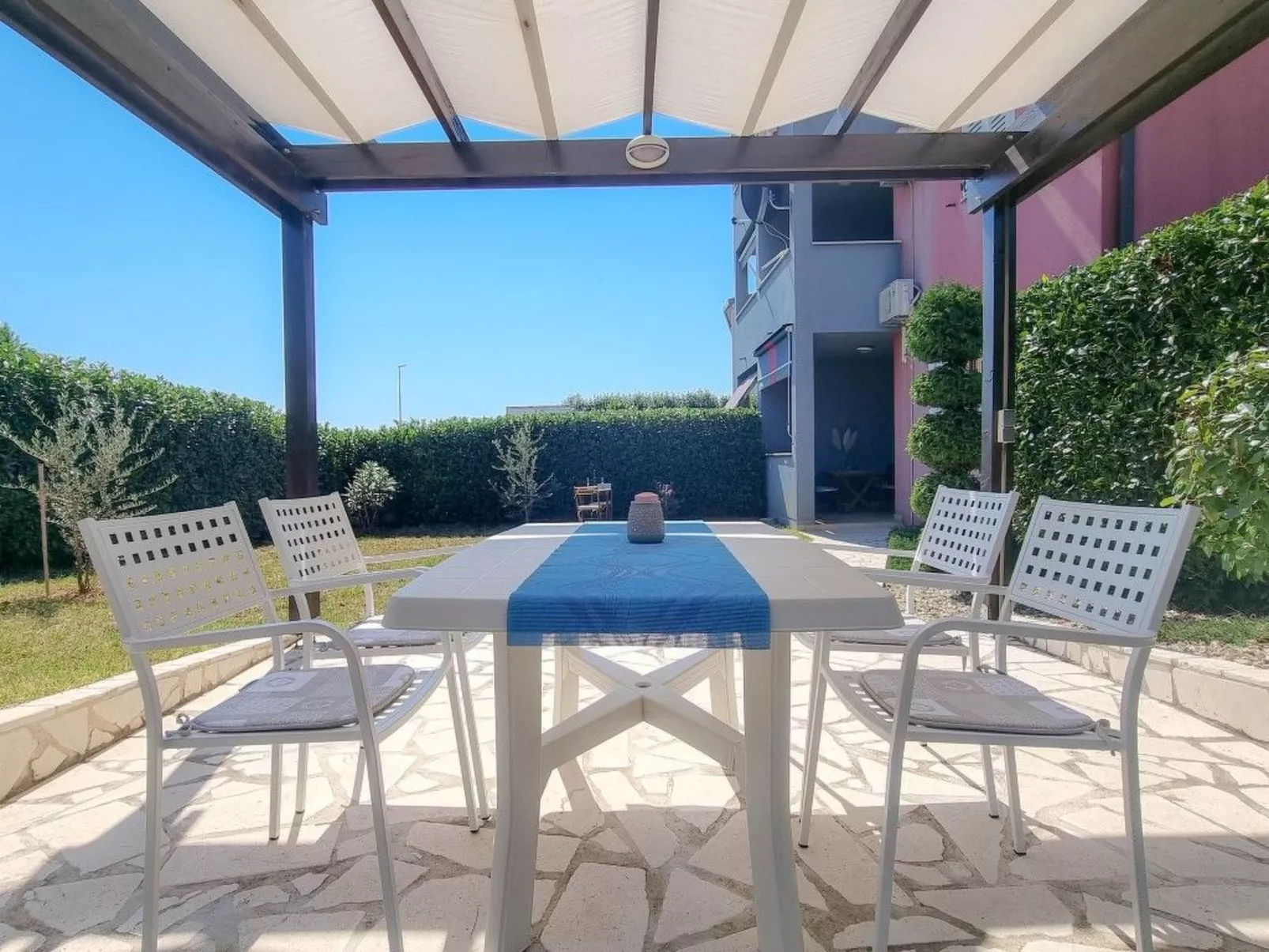 "Lea" mit Terrasse-Buiten