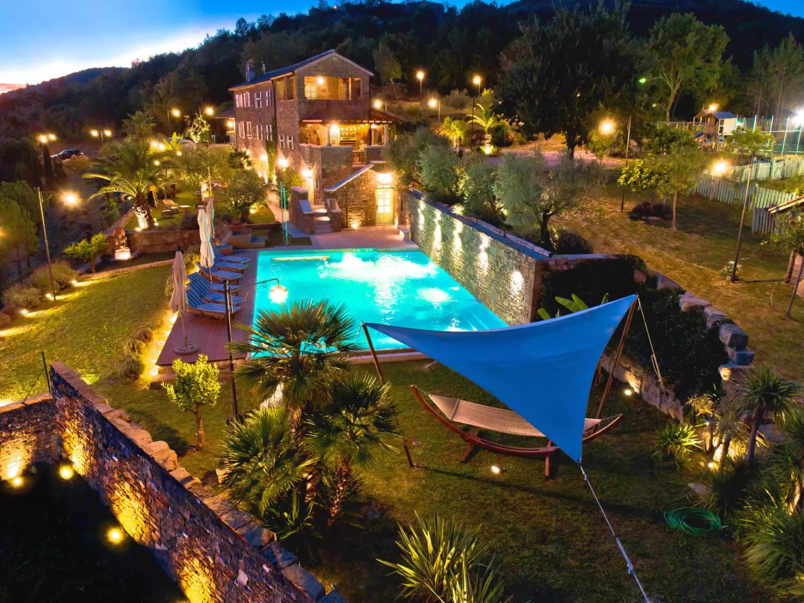 Tolle Villa Sancta Maria Motovun mit Pool-Buiten