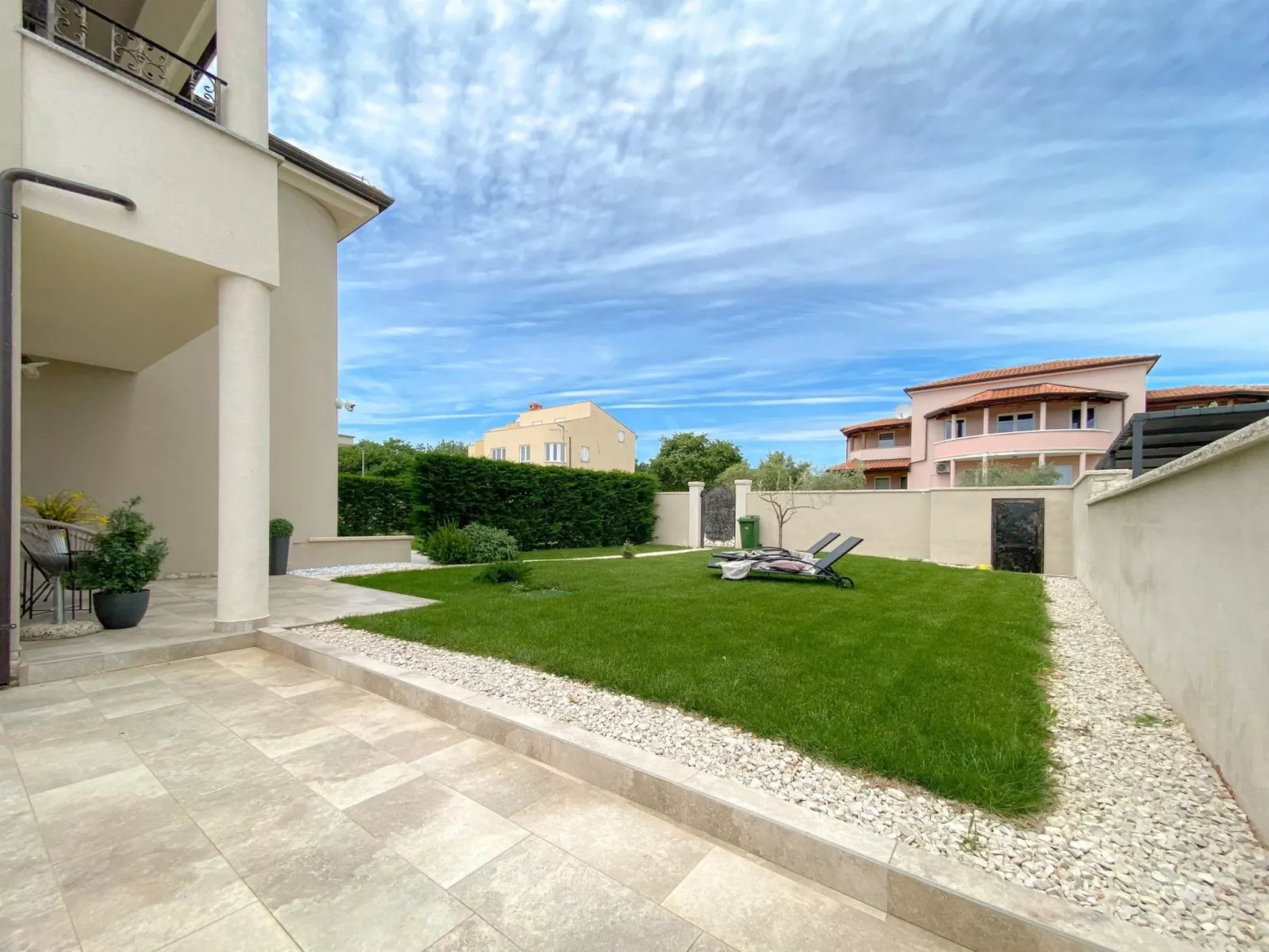 "Hanna" mit privatem Pool-Buiten