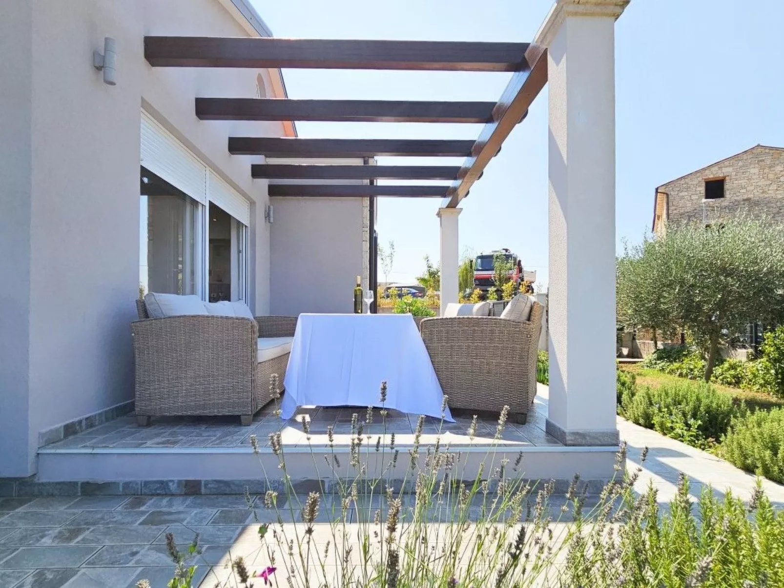 "Villa Pavlovic" mit Garten und Grill-Binnen