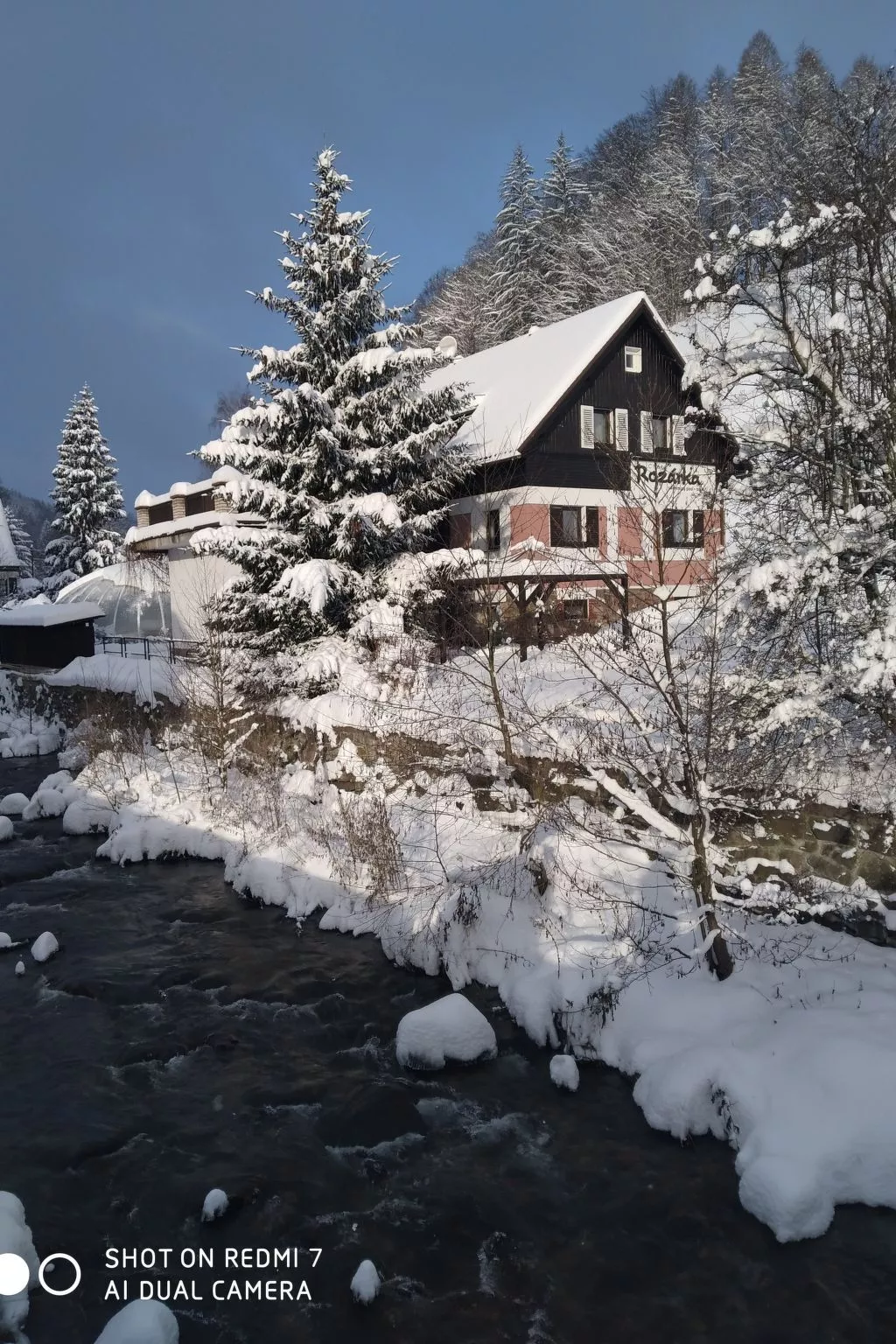Mit solarbeheiztem Außenpool und Sauna-Buiten
