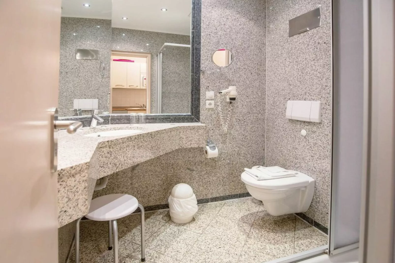 379580-Badkamer