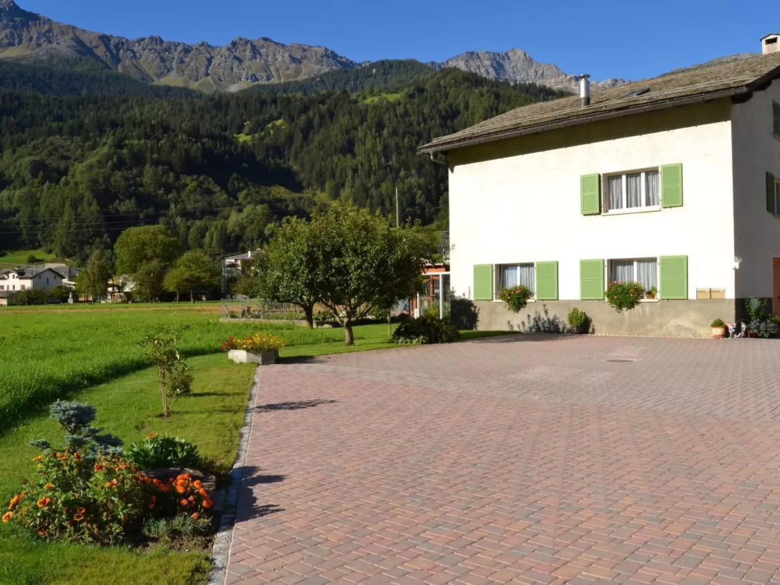 Sonnige 2.5-Zimmer Wohnung an ruhiger Lage-Buiten