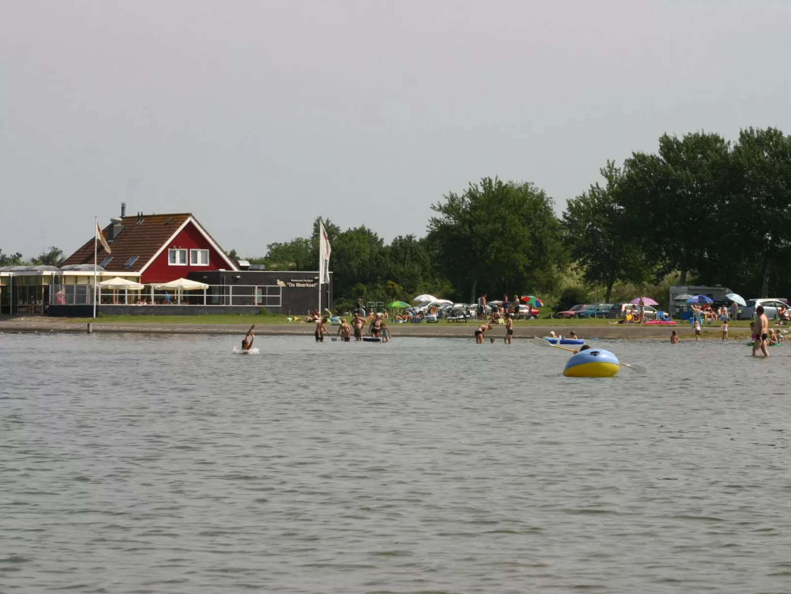 Gemütliches Haus mit komplett umzäuntem Garten-Buiten