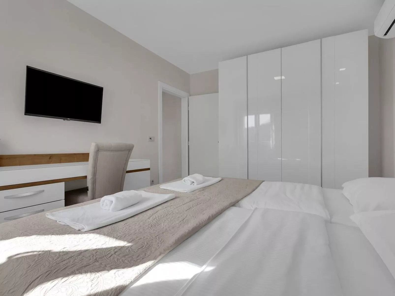 Apartment Hrvoje - nur 50m bis zum Meer-Binnen