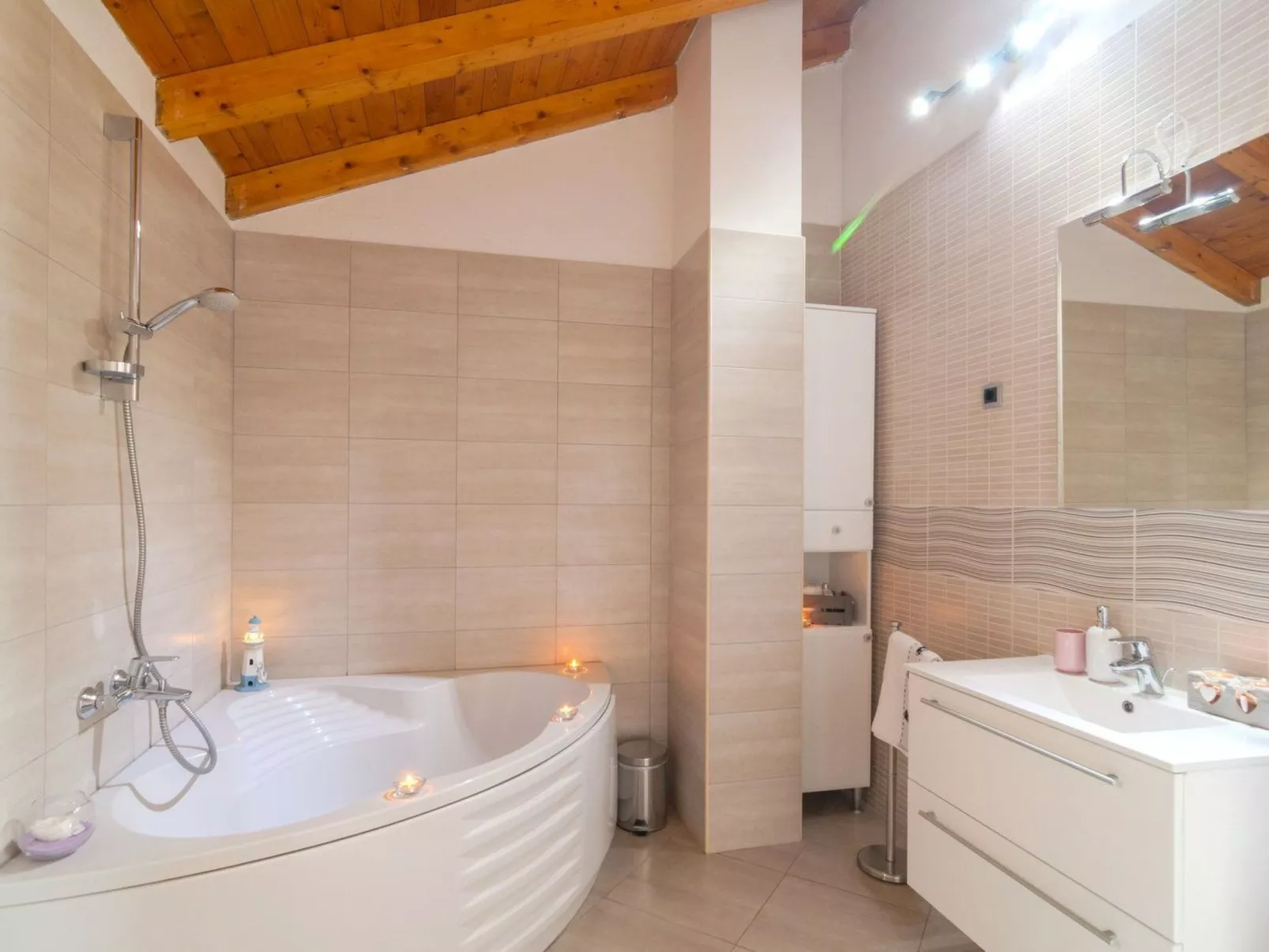 Villa "Roko" mit Whirlpool-Binnen