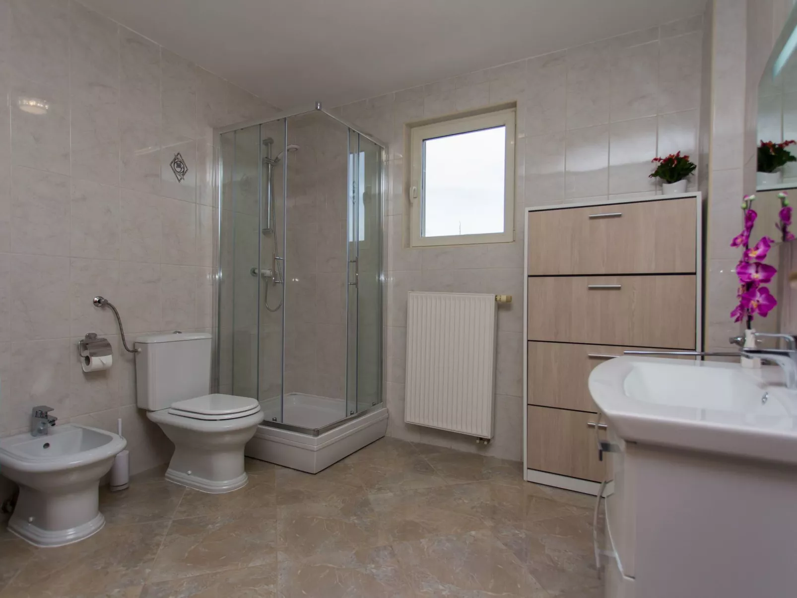 Villa Almas mit Schwimmbad, Fitnessraum, Tennisplatz-Binnen