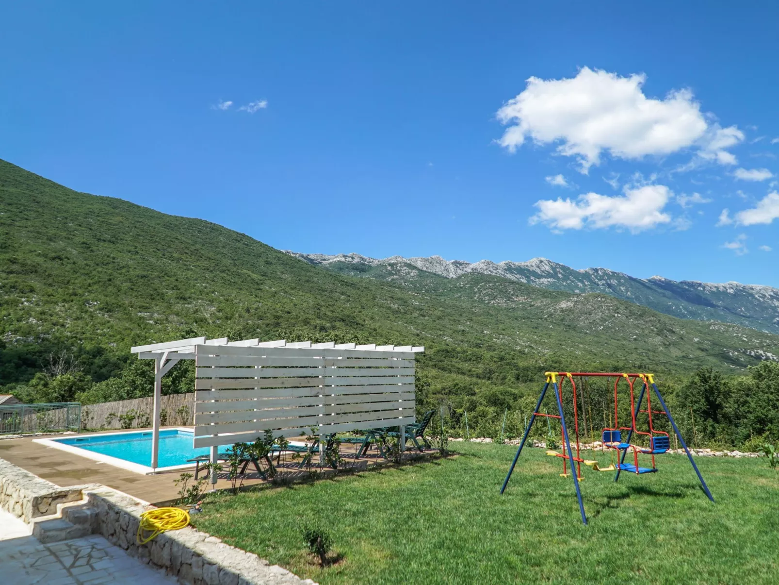 In Zagvozd mit Privatem Pool-Buiten