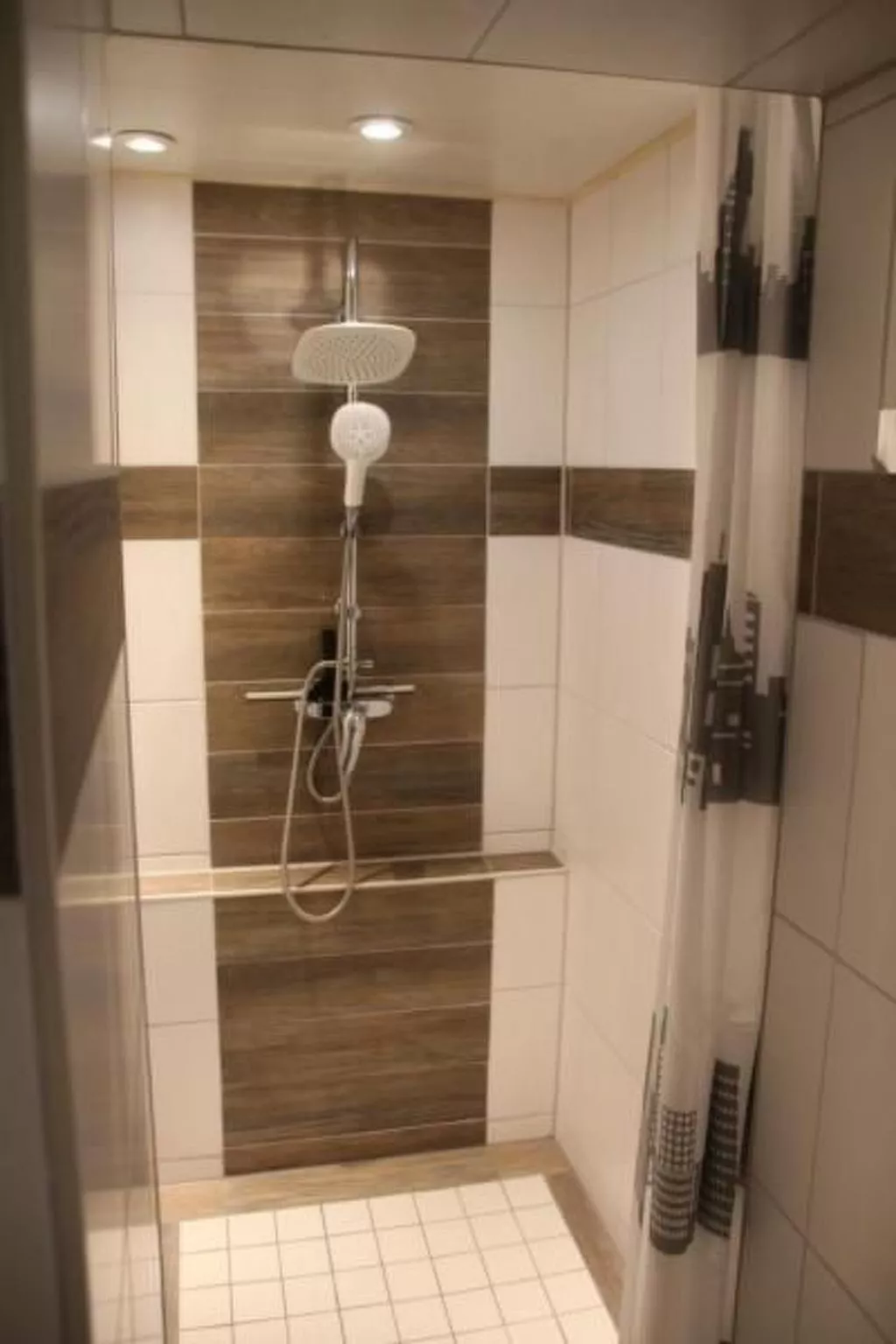 Loni in Viereth-Image-tags.info