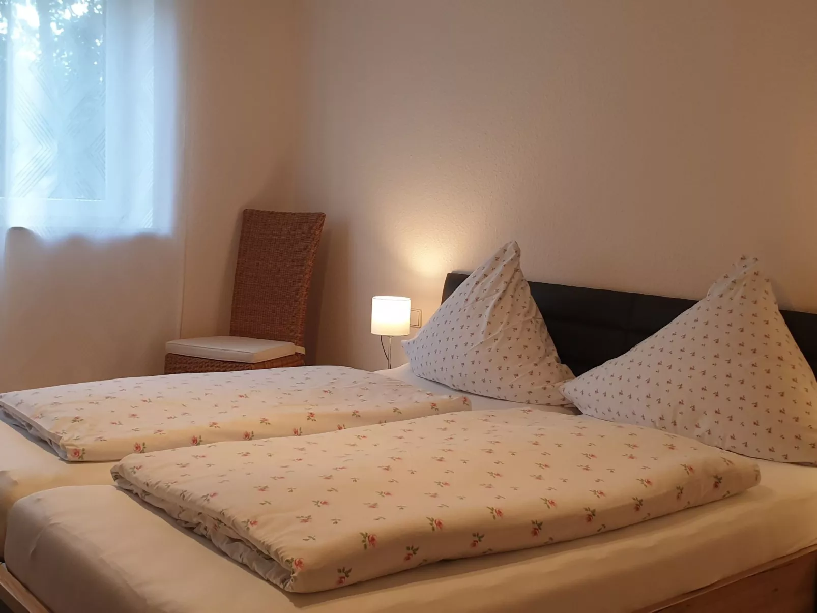 Dreibettzimmer mit Lounge-Terrasse und Garten - Binnen