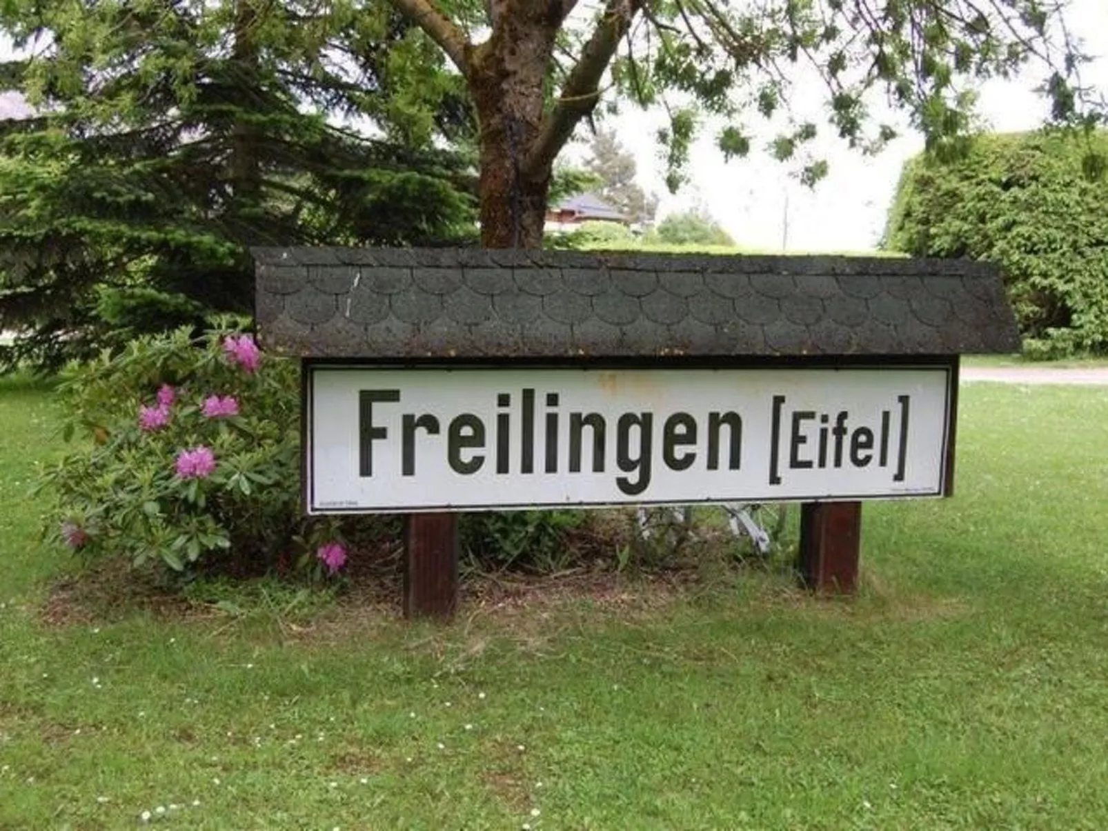 Eifelhäuschen-Buiten